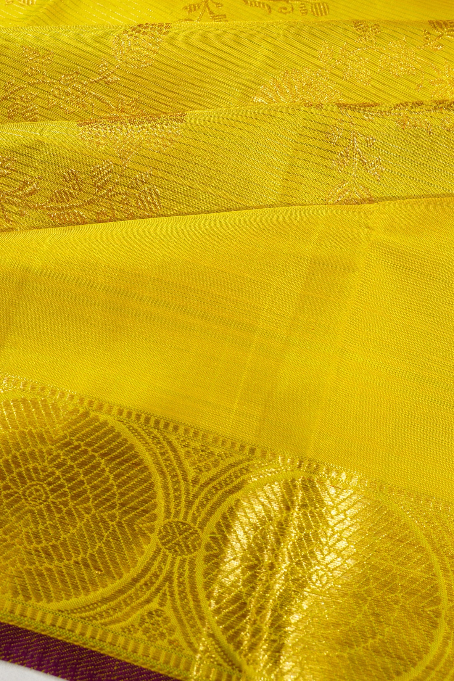 Kanchipuram Silk Oosi Lines And Jaal Mehendi Green Saree