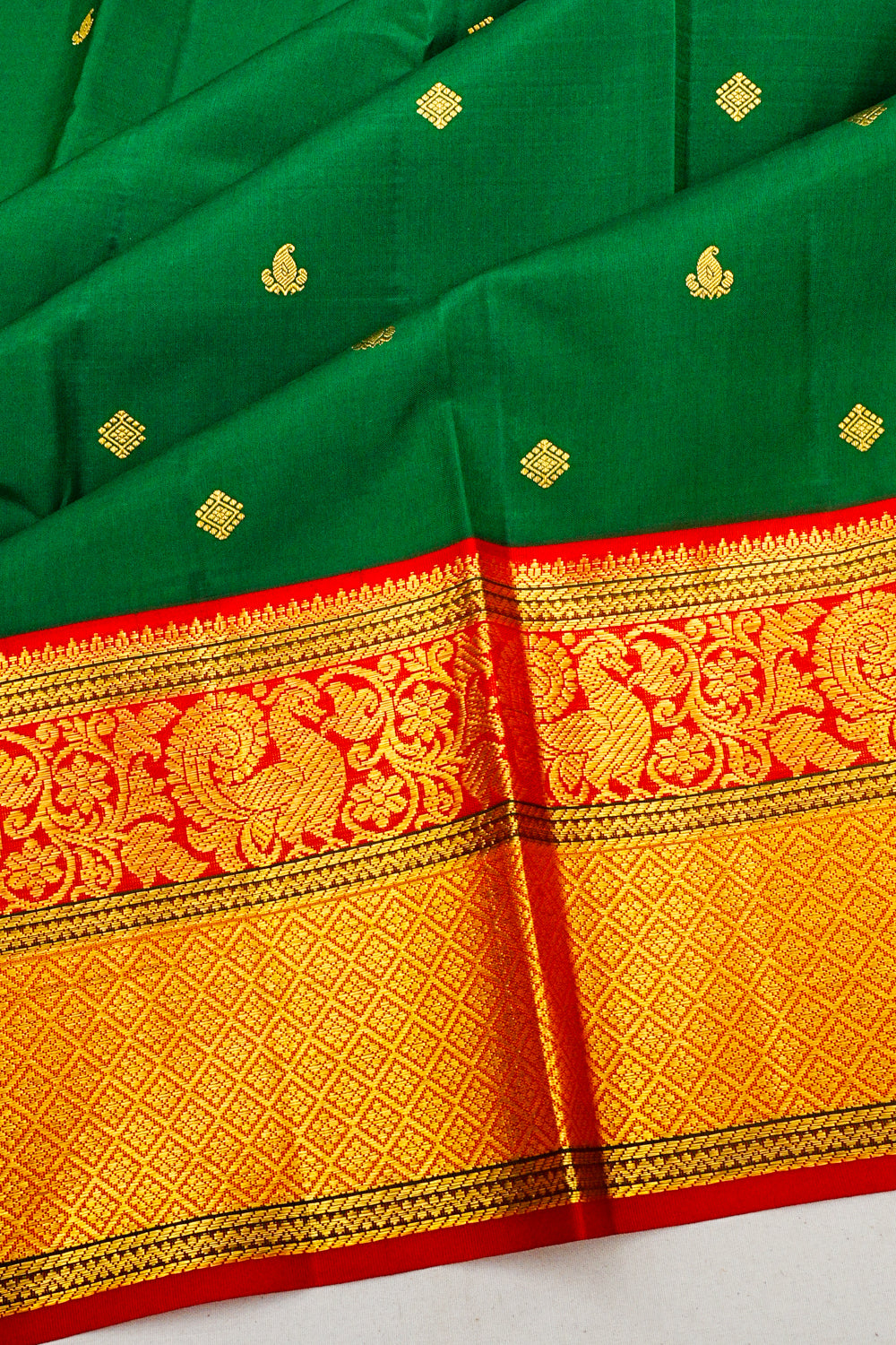 Kanchipuram Silk Butta Dark Green Saree 1215019157