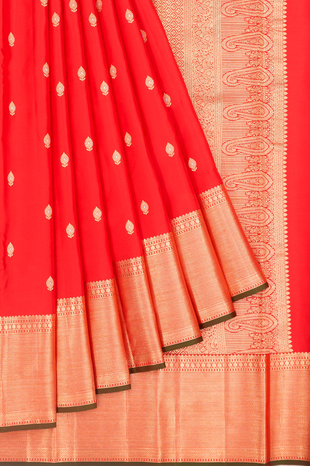 Kanchipuram Silk Butta Red Saree 1215019279