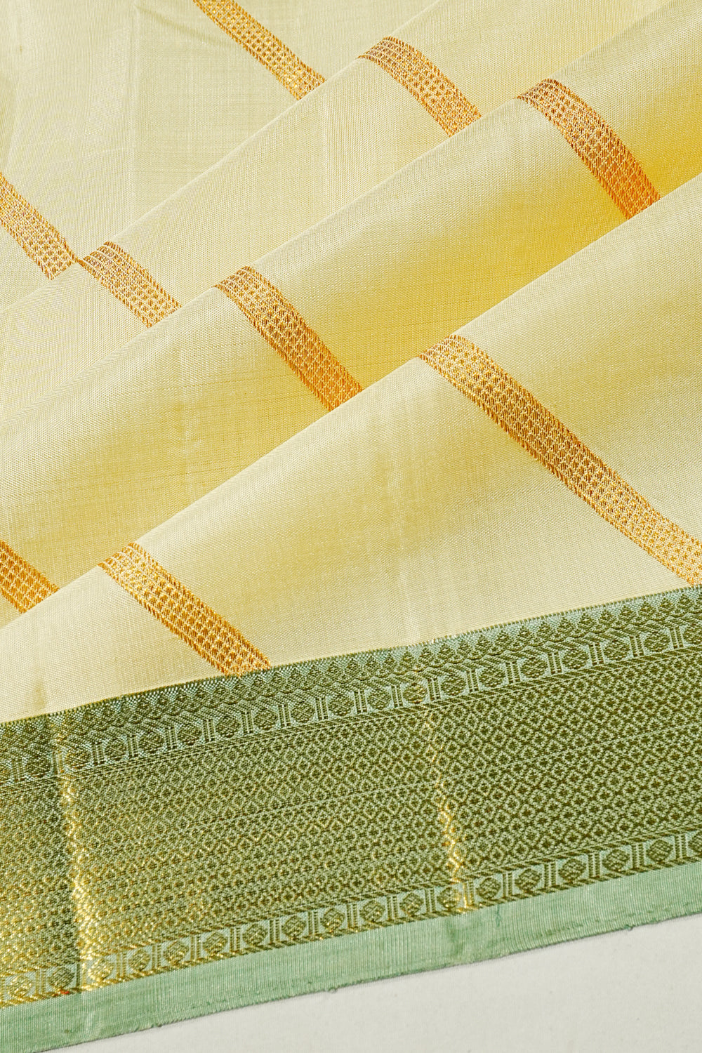 Classic Kanchipuram Silk Diagonal Lines Cream Saree