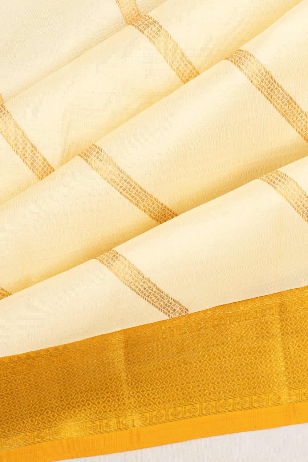Classic Kanchipuram Silk Diagonal Lines Cream Saree