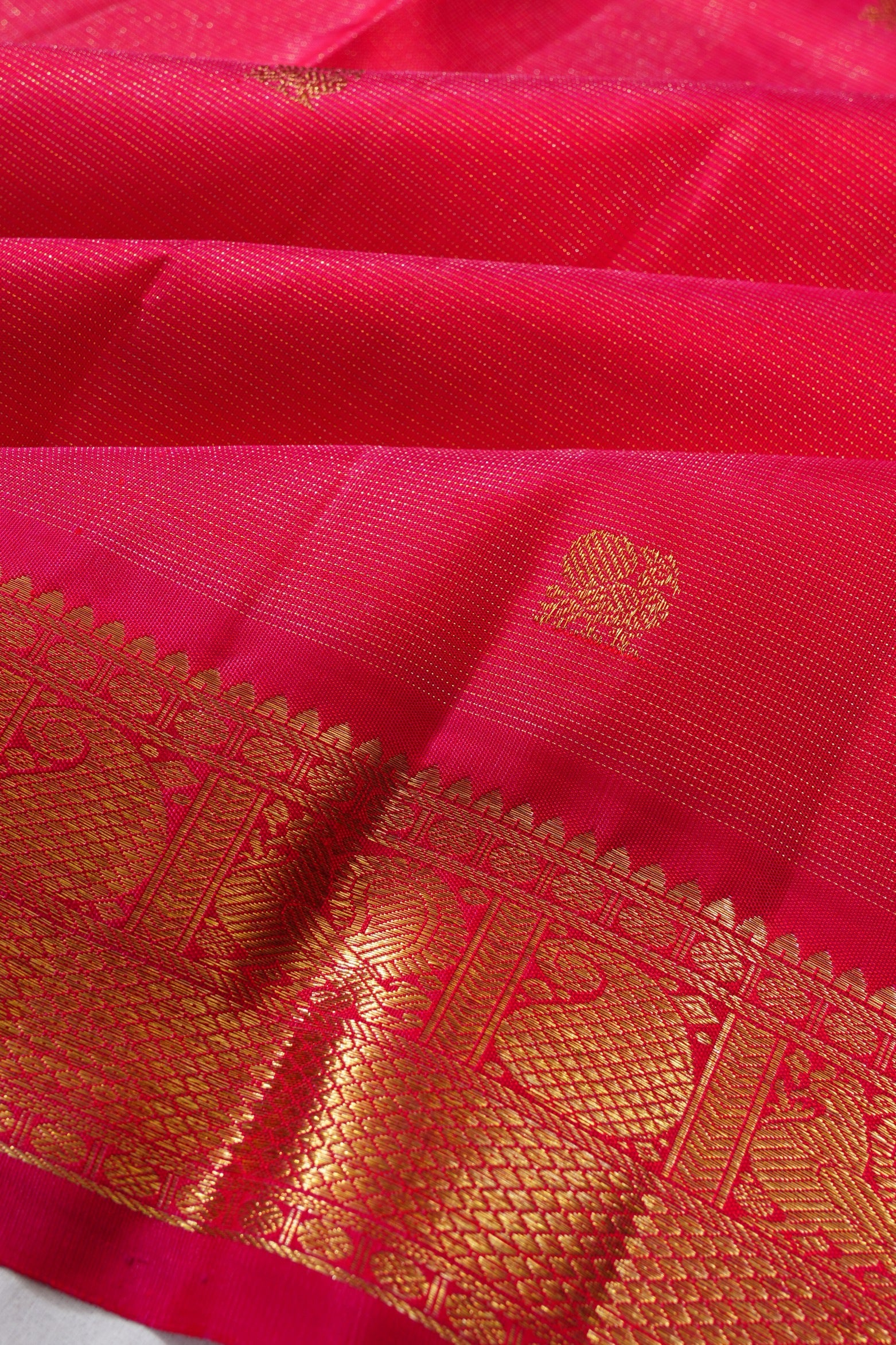 Kanchipuram Silk Oosi Lines And Butta Pink Saree
