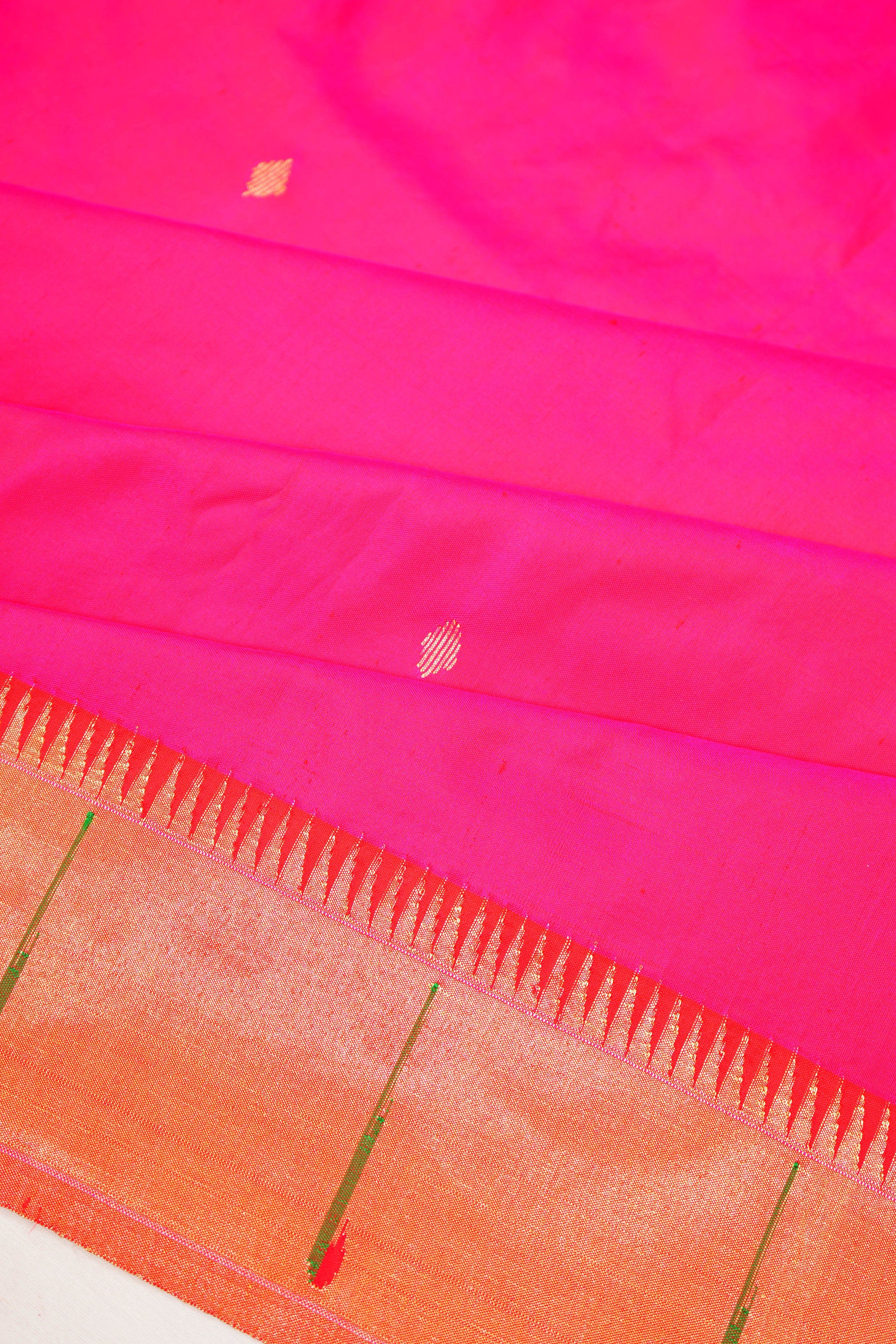 Paithani Silk Butta Rani Pink Saree With Single Muniya Border