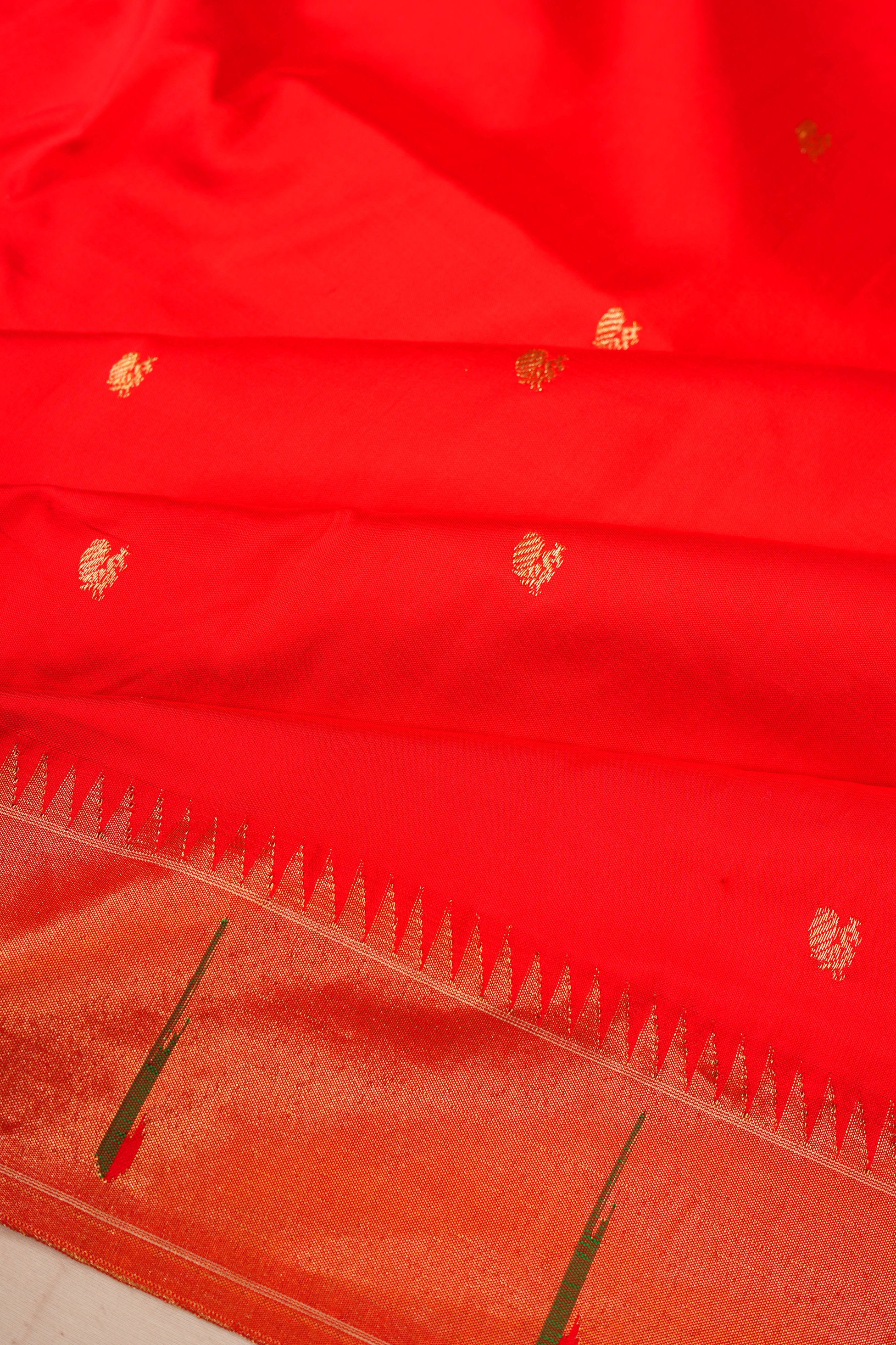 Paithani Silk Butta Red Saree With Single Muniya Border