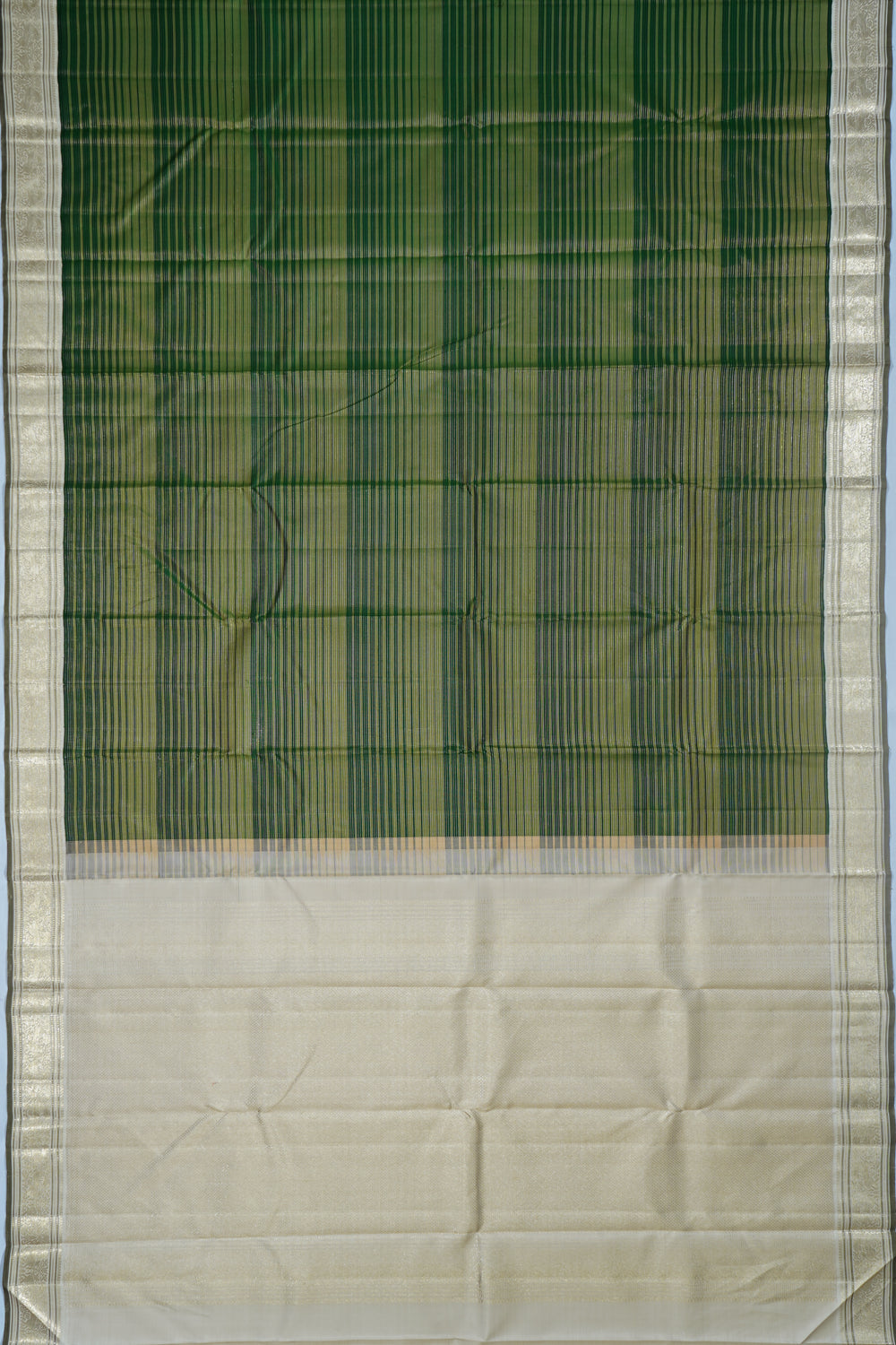 Classic Kanchipuram Silk Horizontal Lines Bottle Green Saree