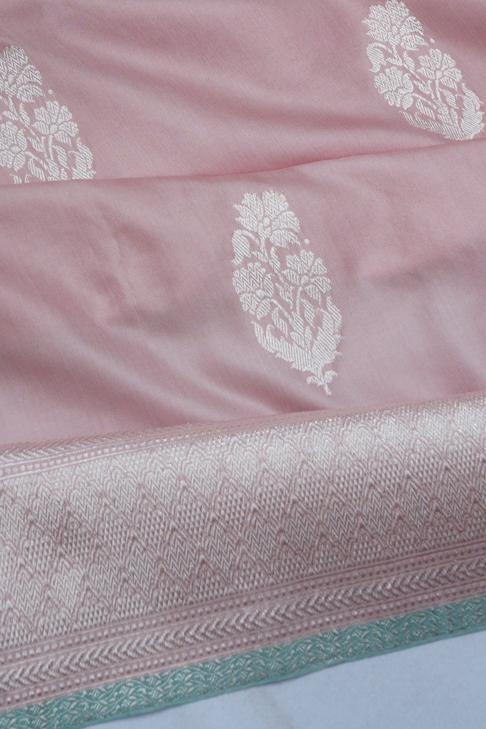 Banarasi Silk Kadwa Butta Peach Saree