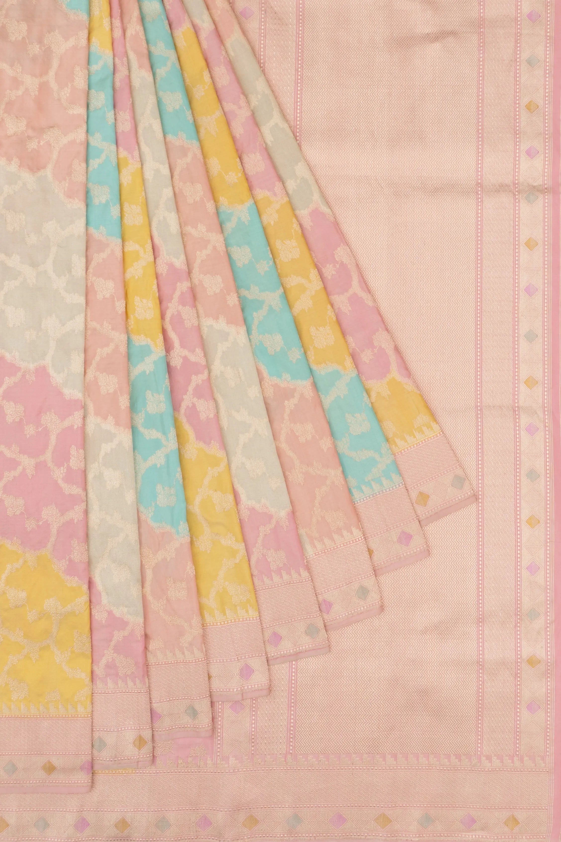 Banarasi Silk Kadwa Jaal Rangkat Peach Saree