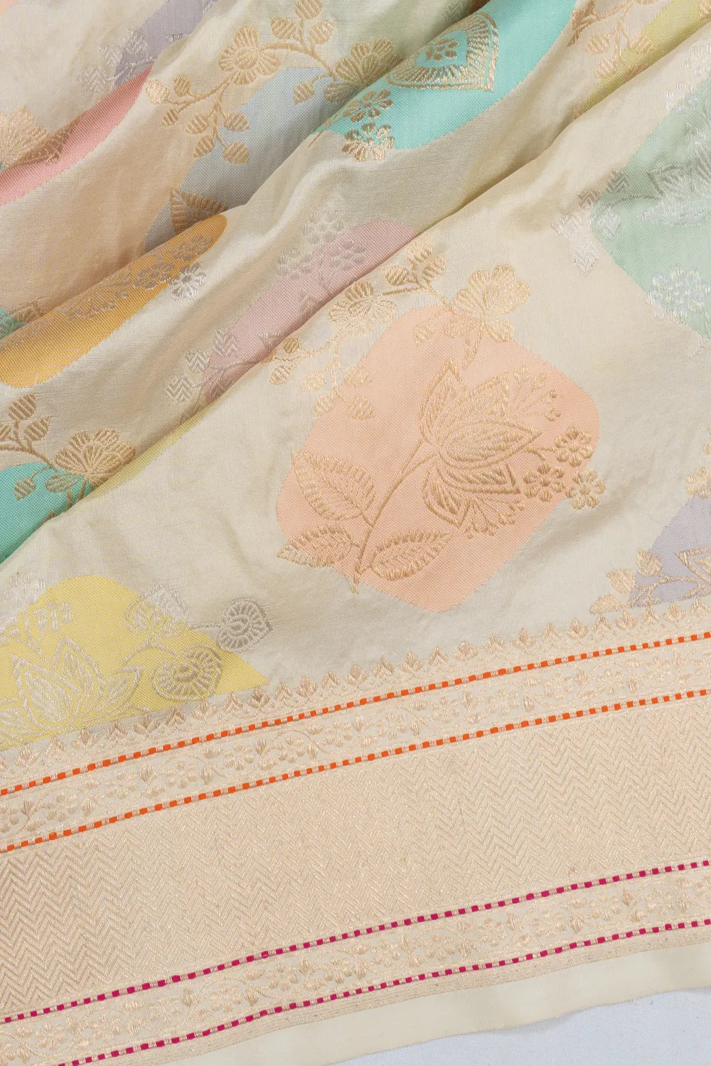 Banarasi Silk Kadwa Butta Rangkat Cream Saree