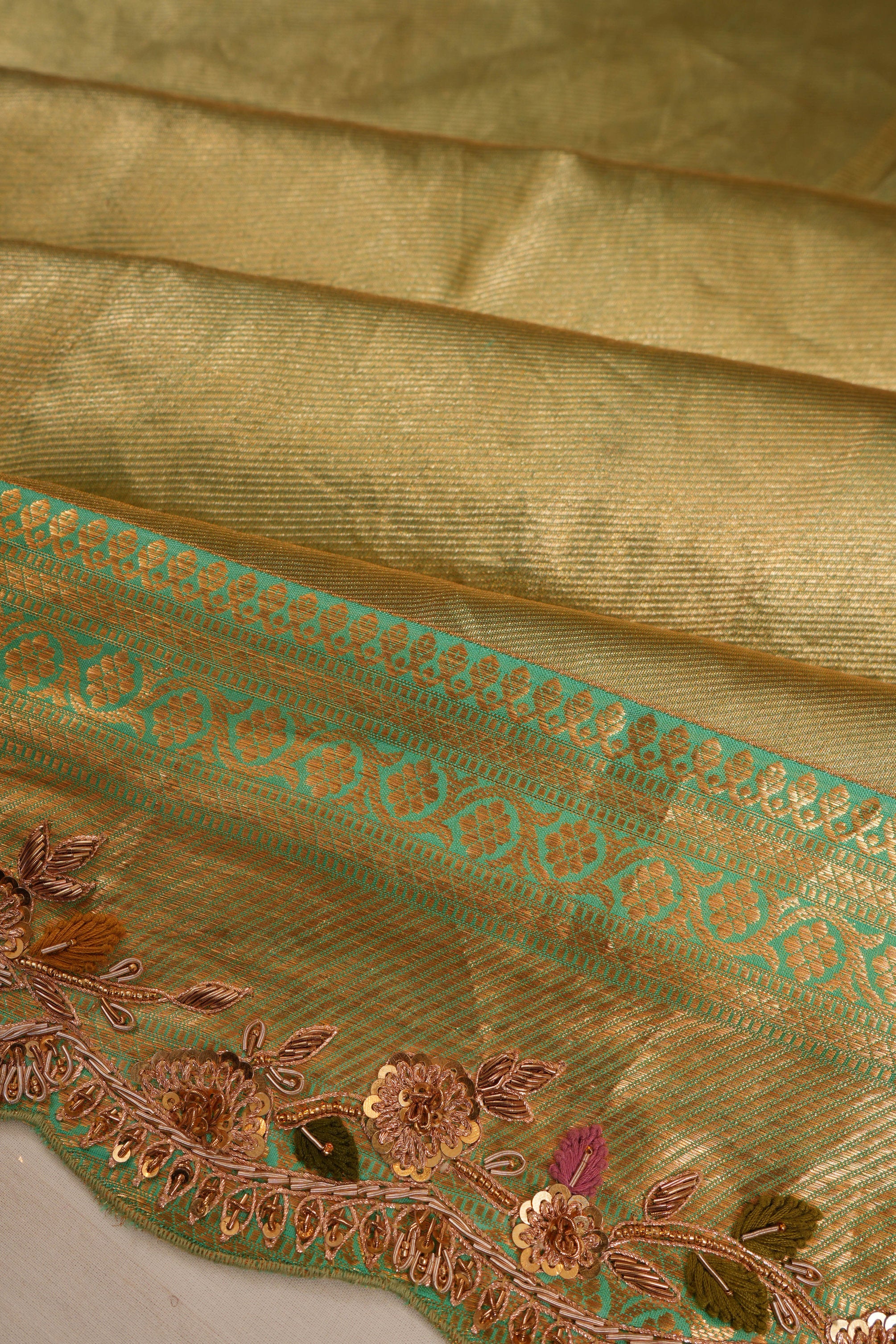 Kanchipuram Silk Tissue Diagonal Lines Green Saree With Zardosi Scallop Border