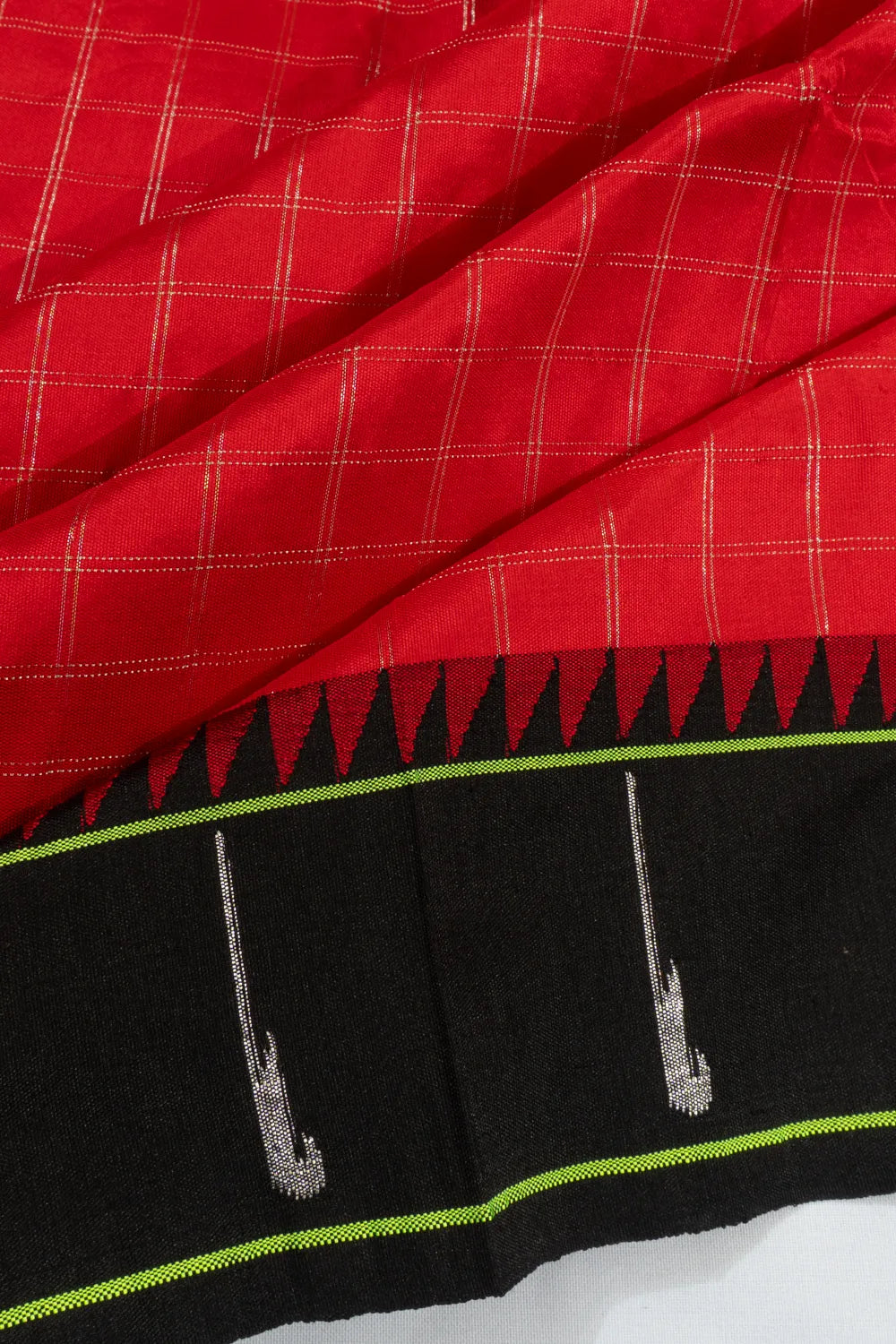 Paithani Silk Checks Red Saree With Single Muniya Border
