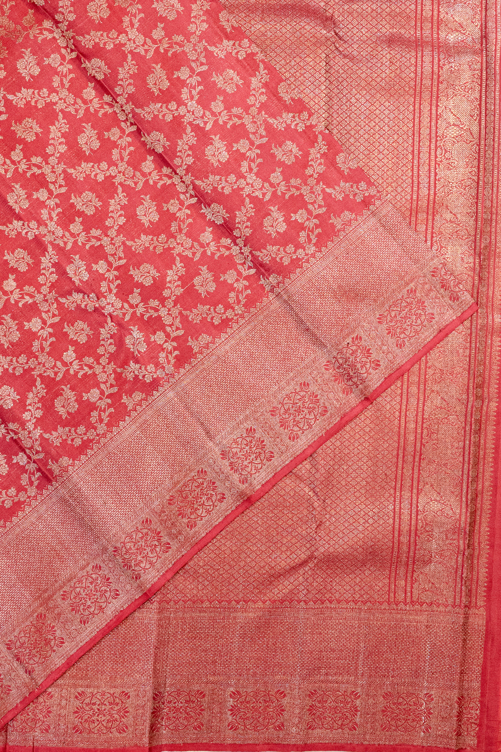 Kanchipuram Silk Jaal And Butta Red Saree