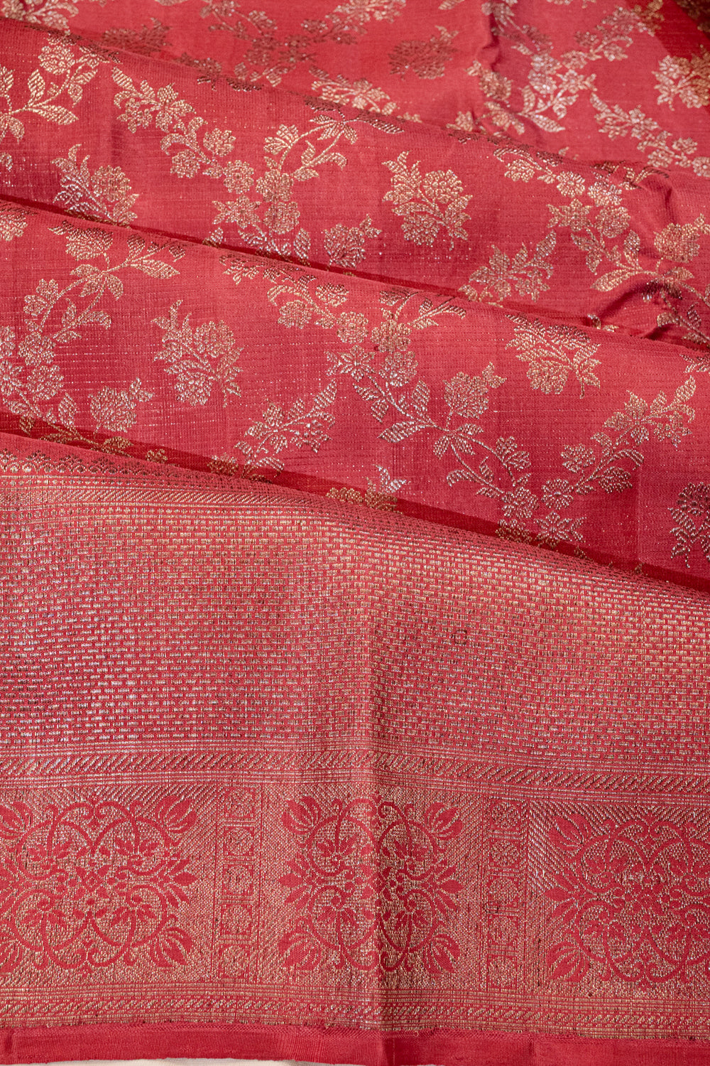 Kanchipuram Silk Jaal And Butta Red Saree