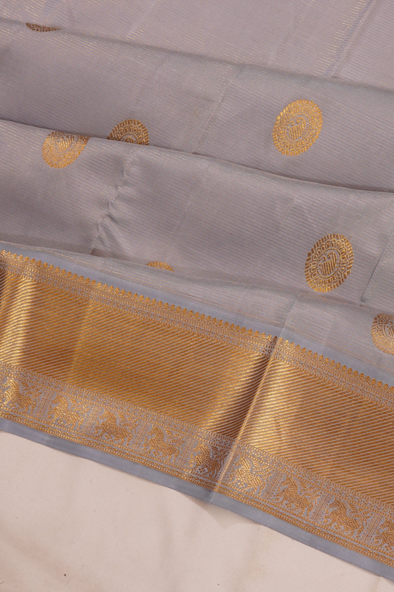 Kanchipuram Silk Oosi Lines And Butta Grey Saree