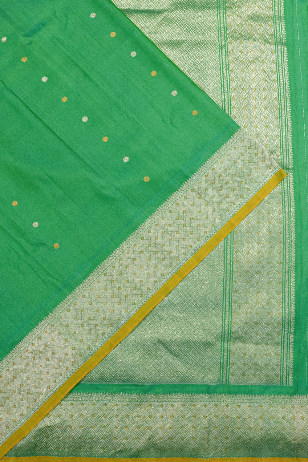 Gadwal Silk Butta Green Saree
