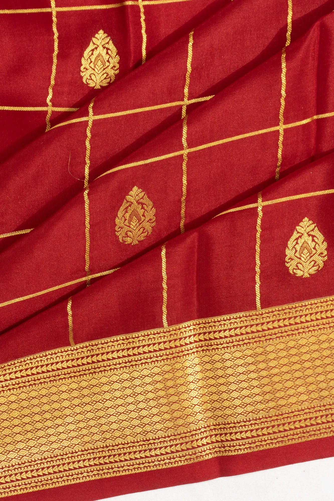 Binny Silk Checks And Butta Red Saree