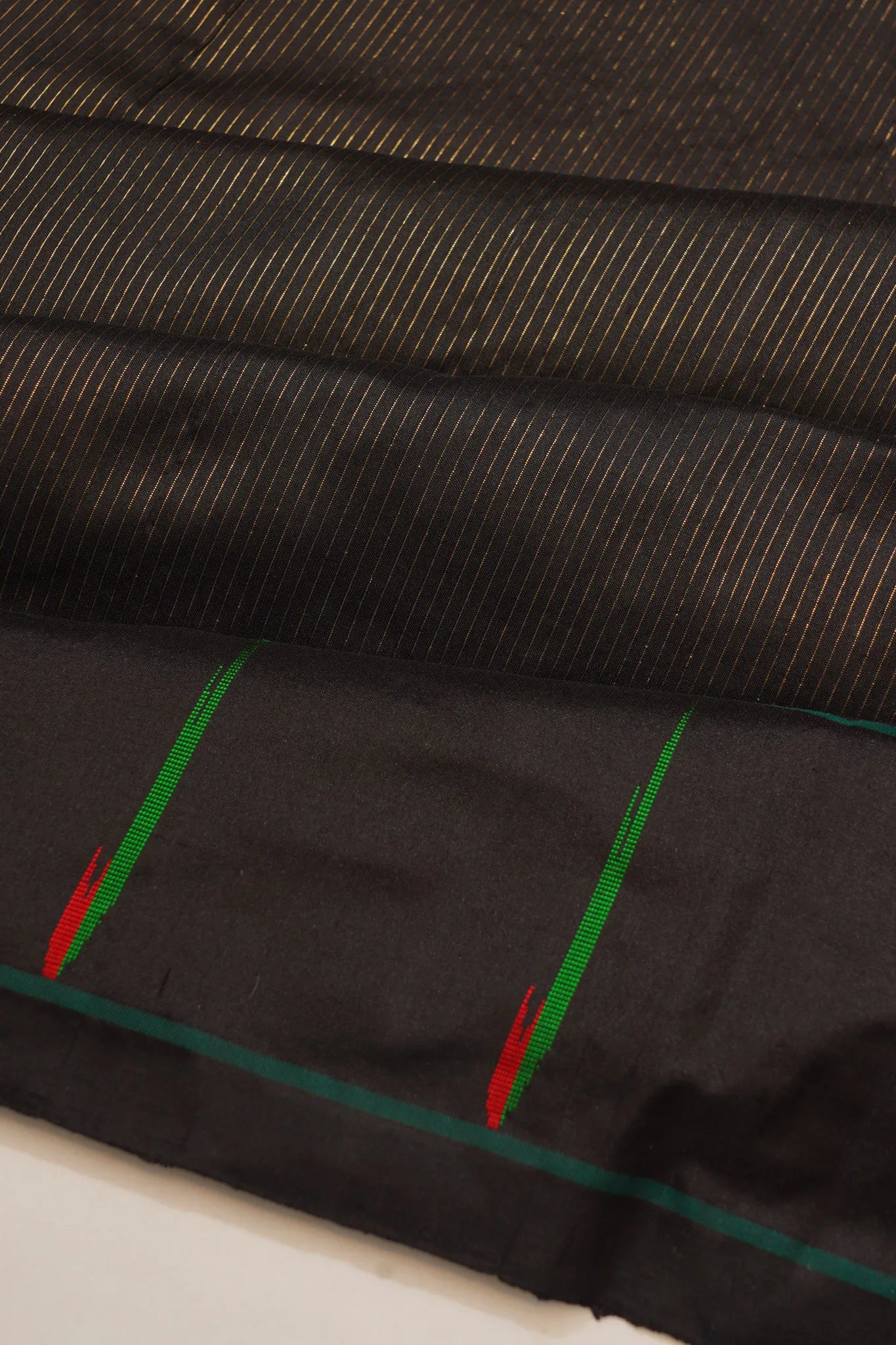 Paithani Silk Vertical Lines Black Saree With Single Muniya Border