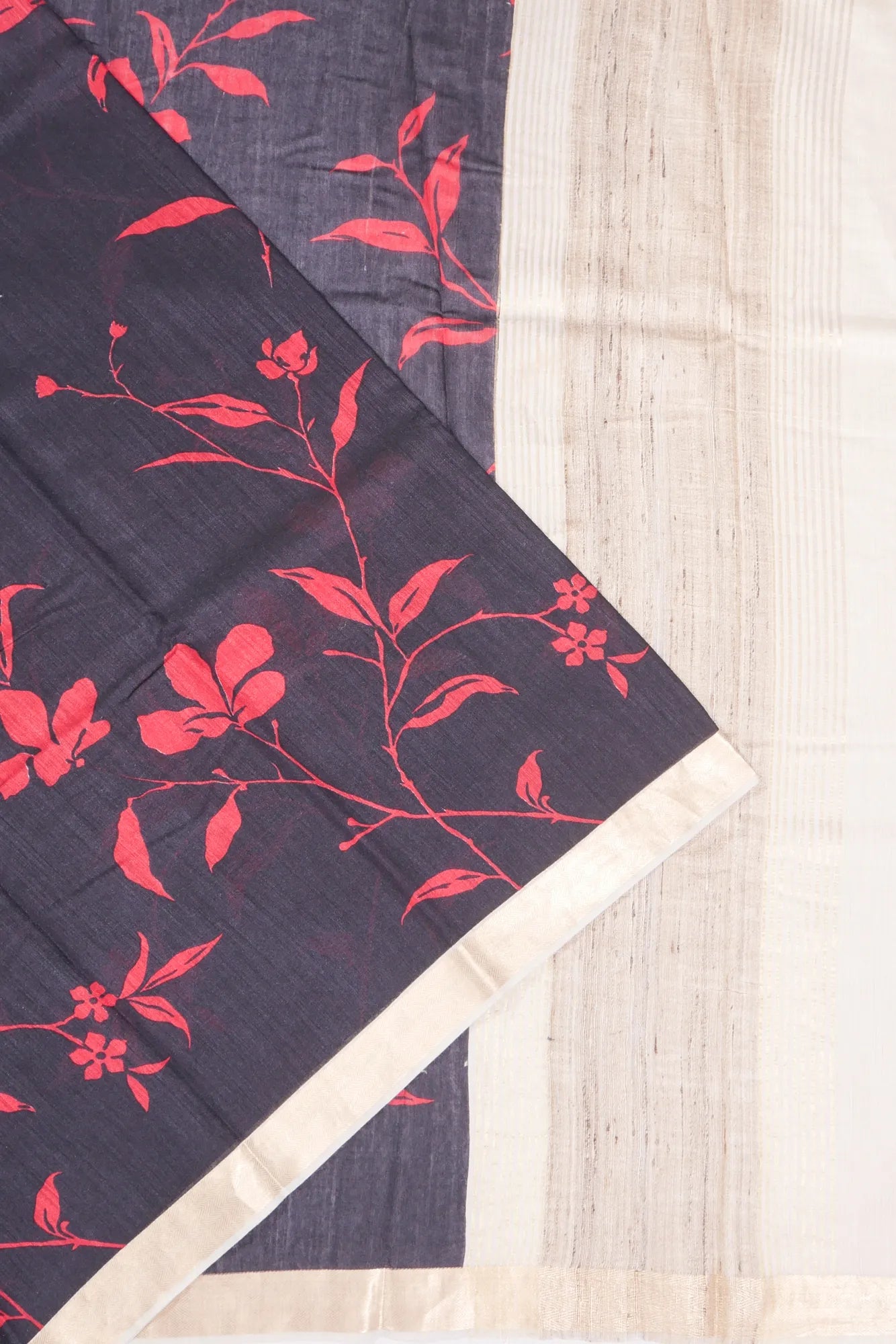 Kankatala Tussar Floral Printed Black Saree g2