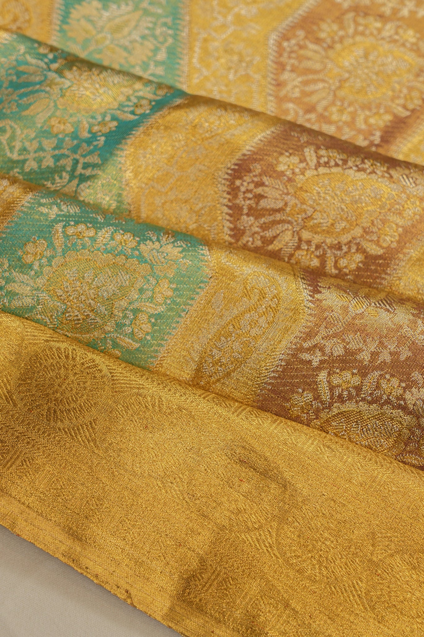 Kanchipuram Silk Tissue Lehriya Jaal Gold Saree