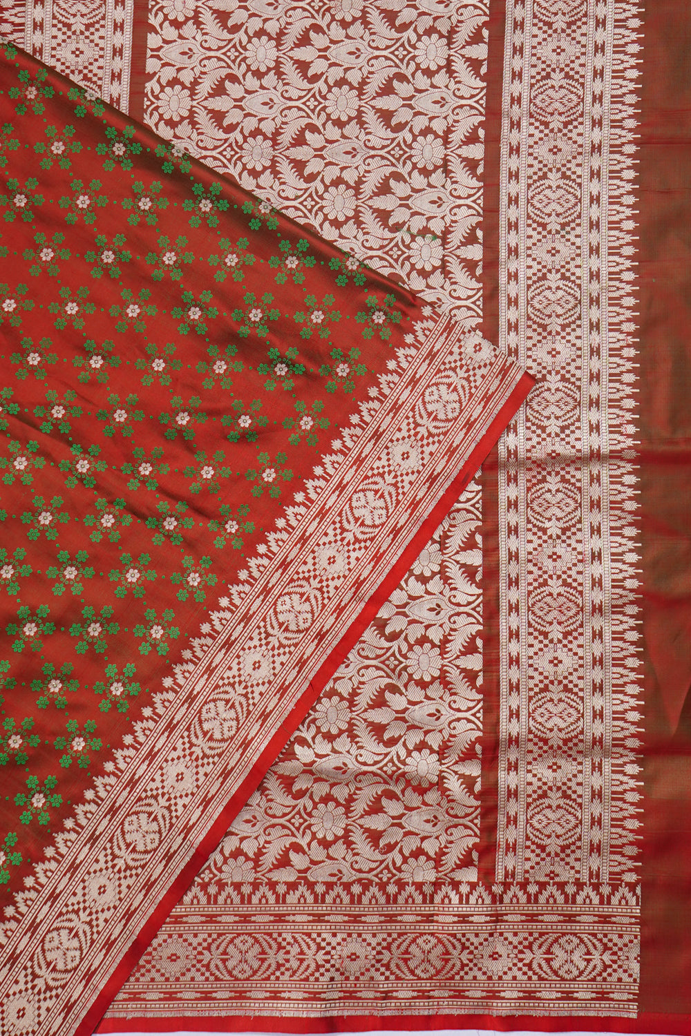 Banarasi Satin Jacquard Dual Tone Green And Maroon Saree