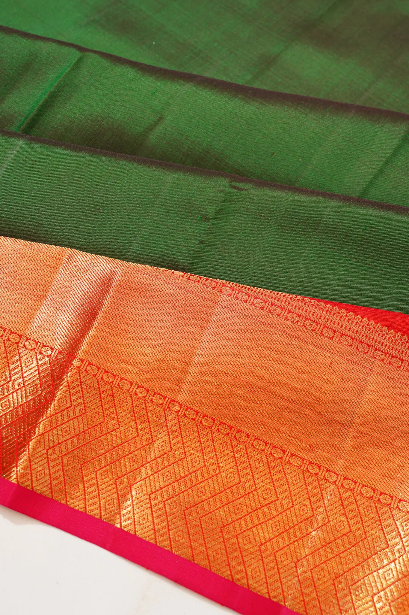 Classic Kanchipuram Silk Plain Bottle Green Saree