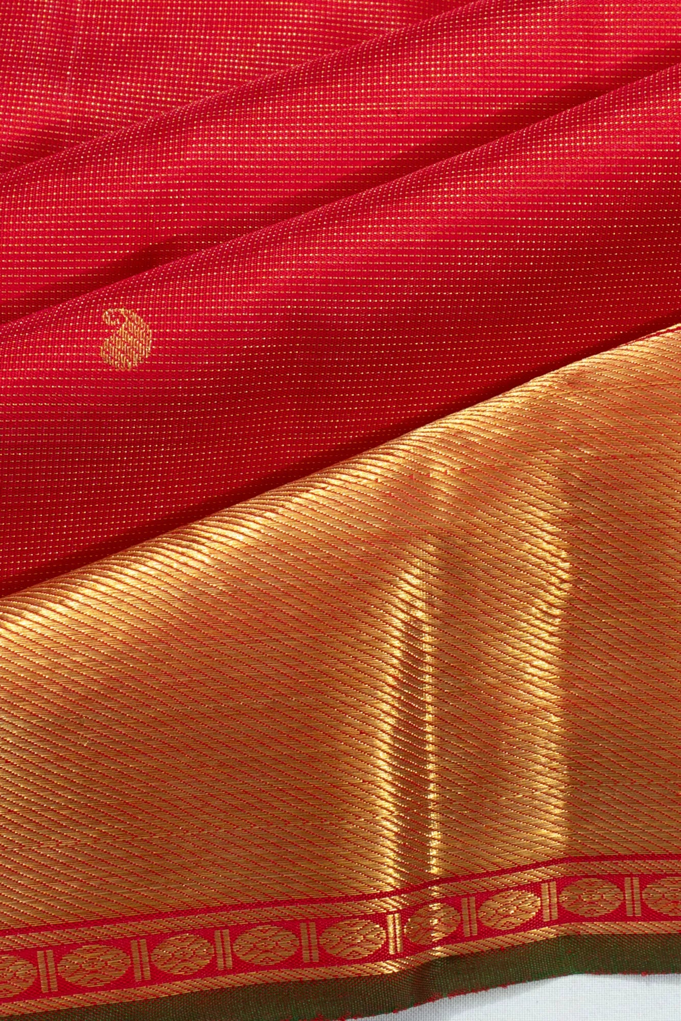 Kanchipuram Silk Oosi Lines And Butta Red Saree