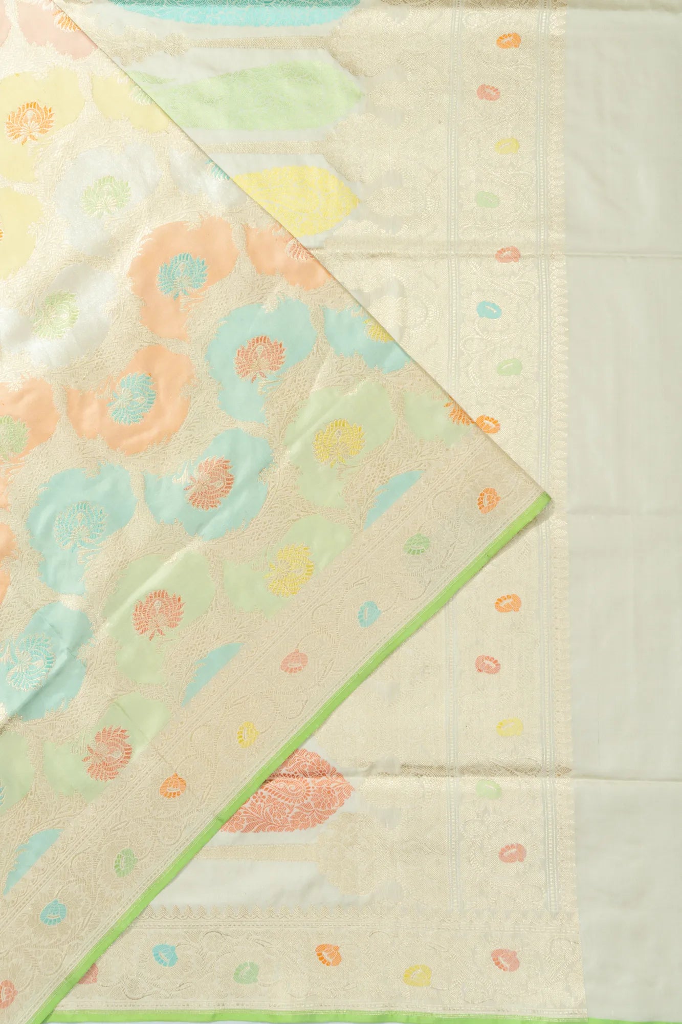 Banarasi Silk Meenakari Jaal Rangkat Cream Saree