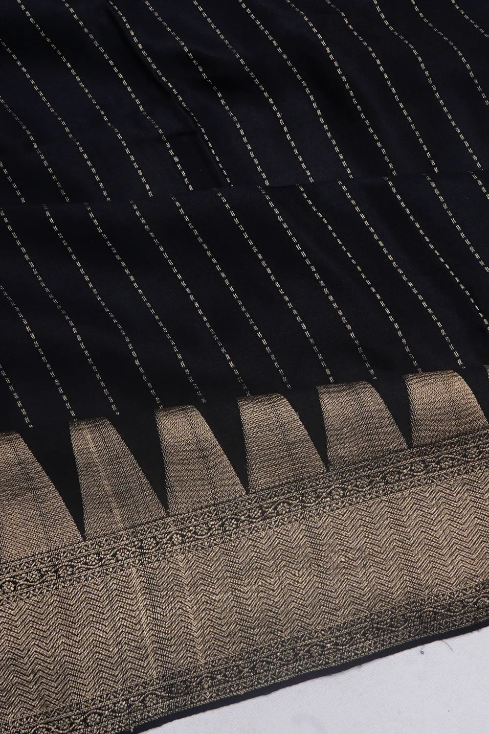 Binny Georgette Vertical Lines Black Saree