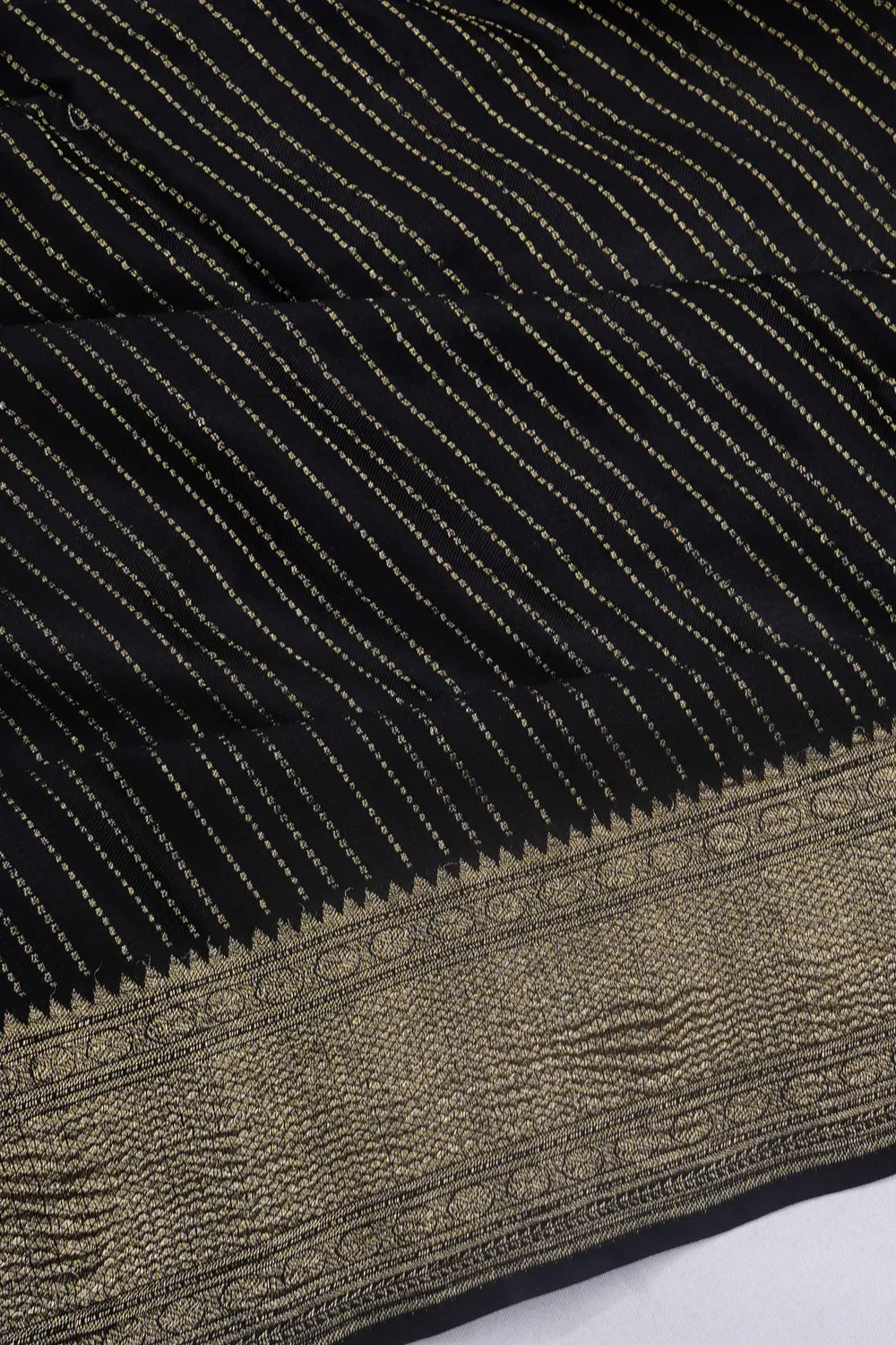 Binny Georgette Vertical Lines Black Saree