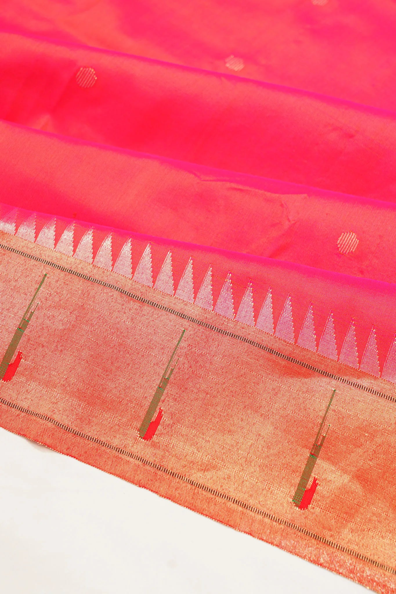 paithani-silk-butta-dual-tone-red-and-pink-saree-with-single-muniya-border-1215772062