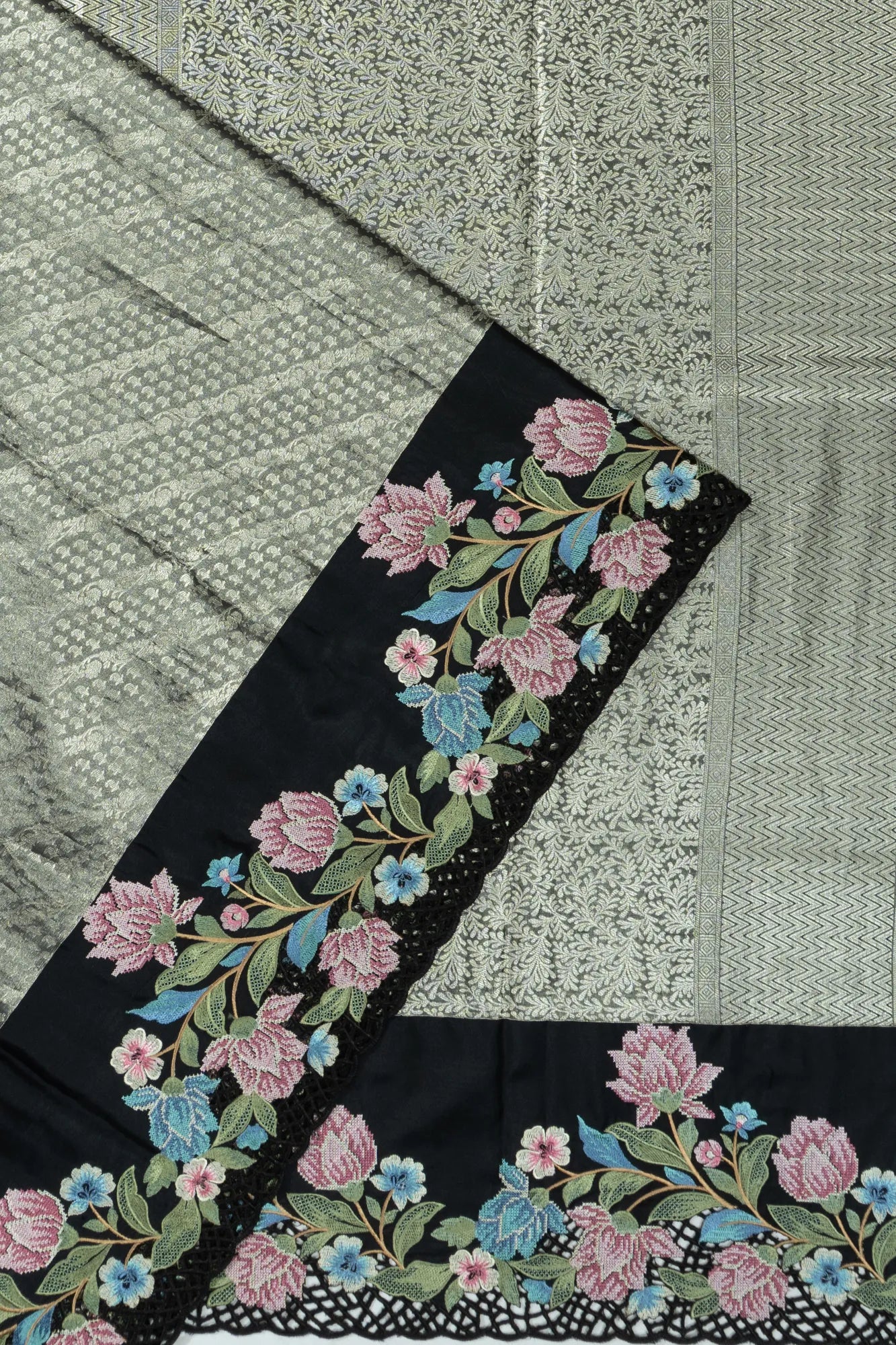 Kanchipuram Silk Tissue Grey Saree With Embroidery Border