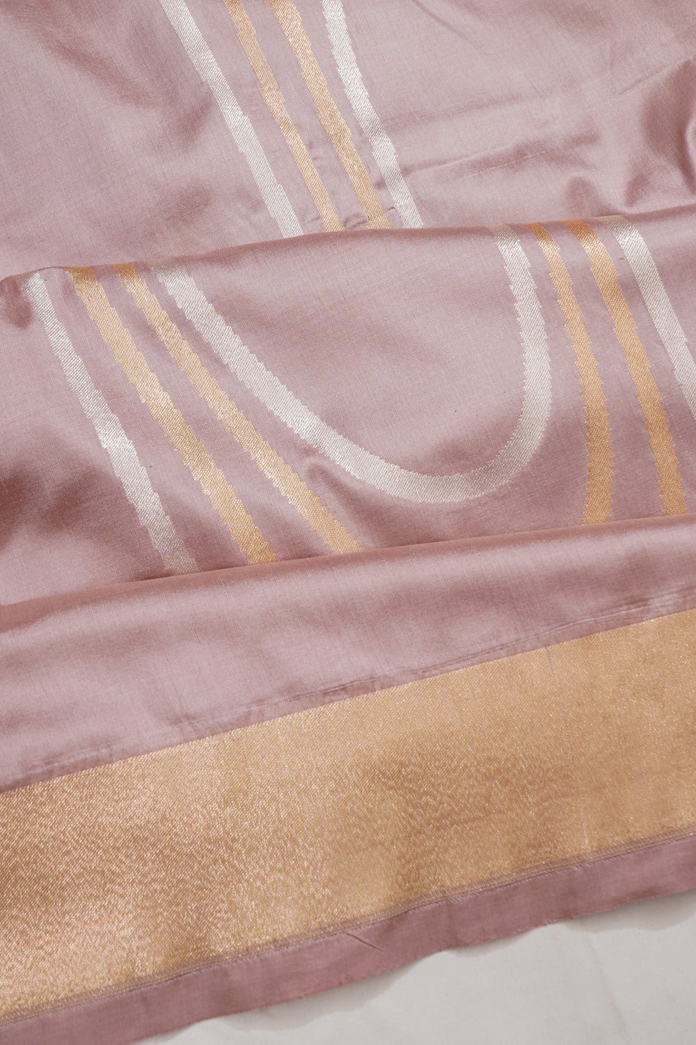 Modern Banarasi Silk Geometrical Brocade Peach Saree