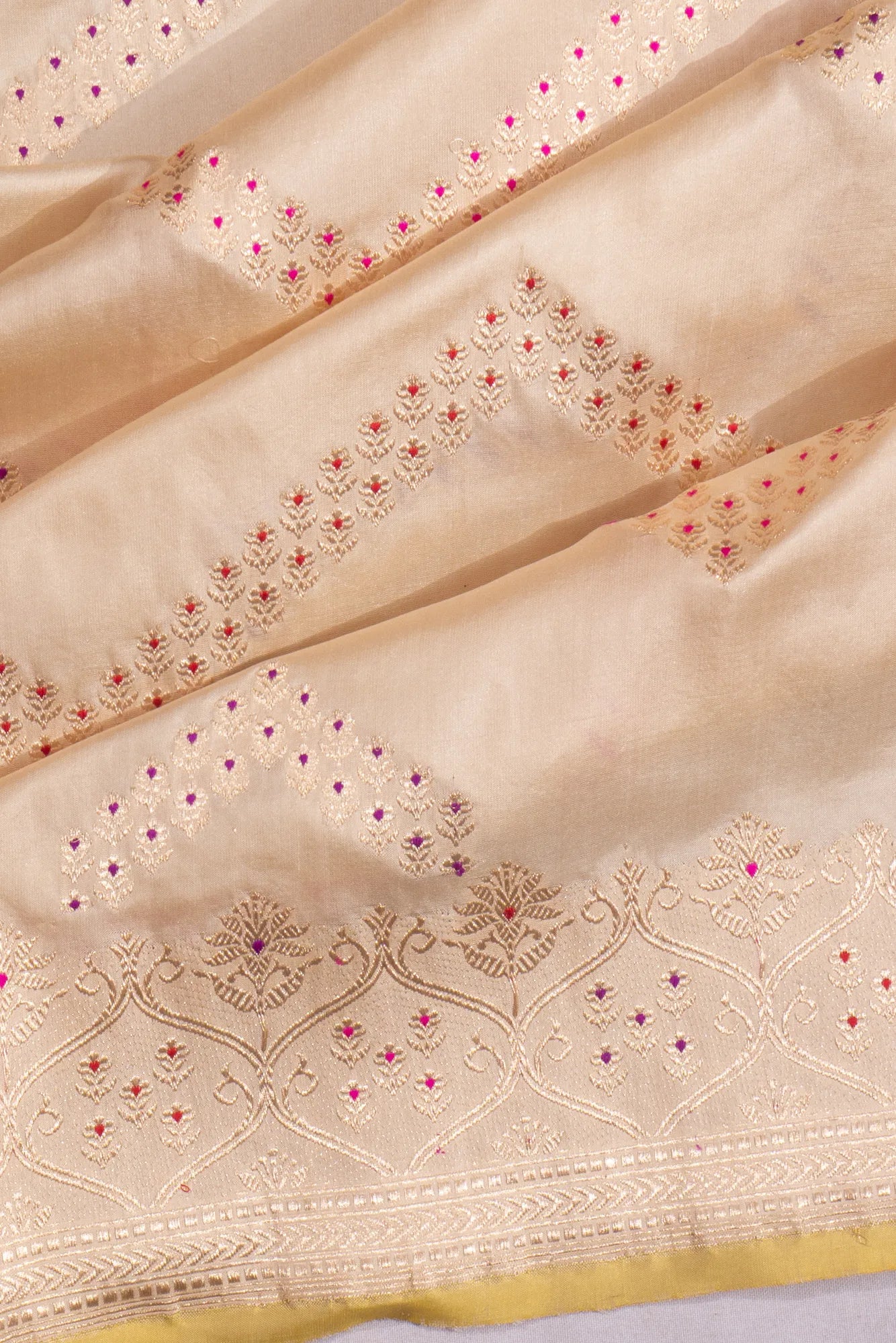 Banarasi Silk Chevron Checks Cream Saree