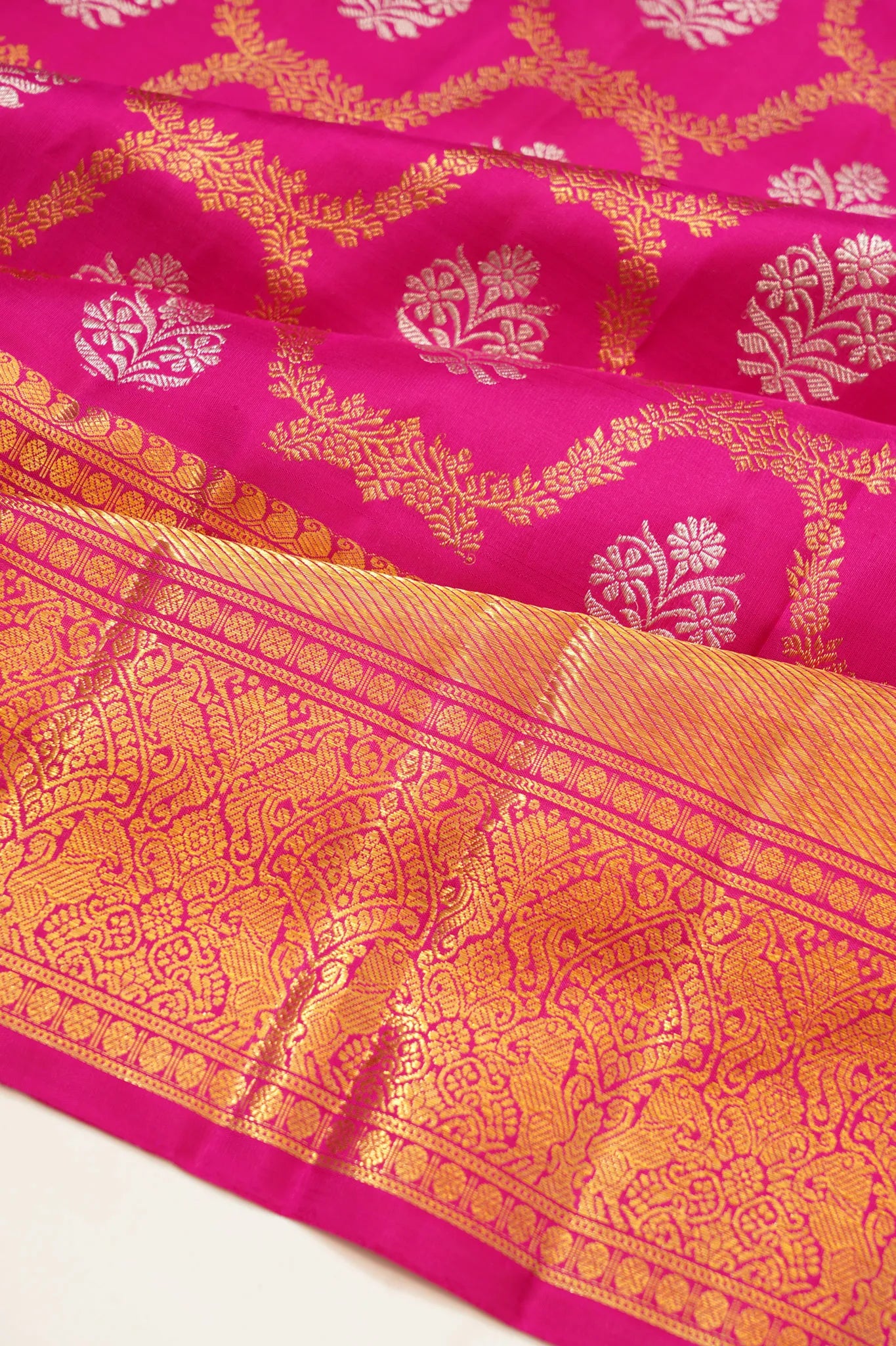 Kanchipuram Silk Jaal And Butta Pink Saree