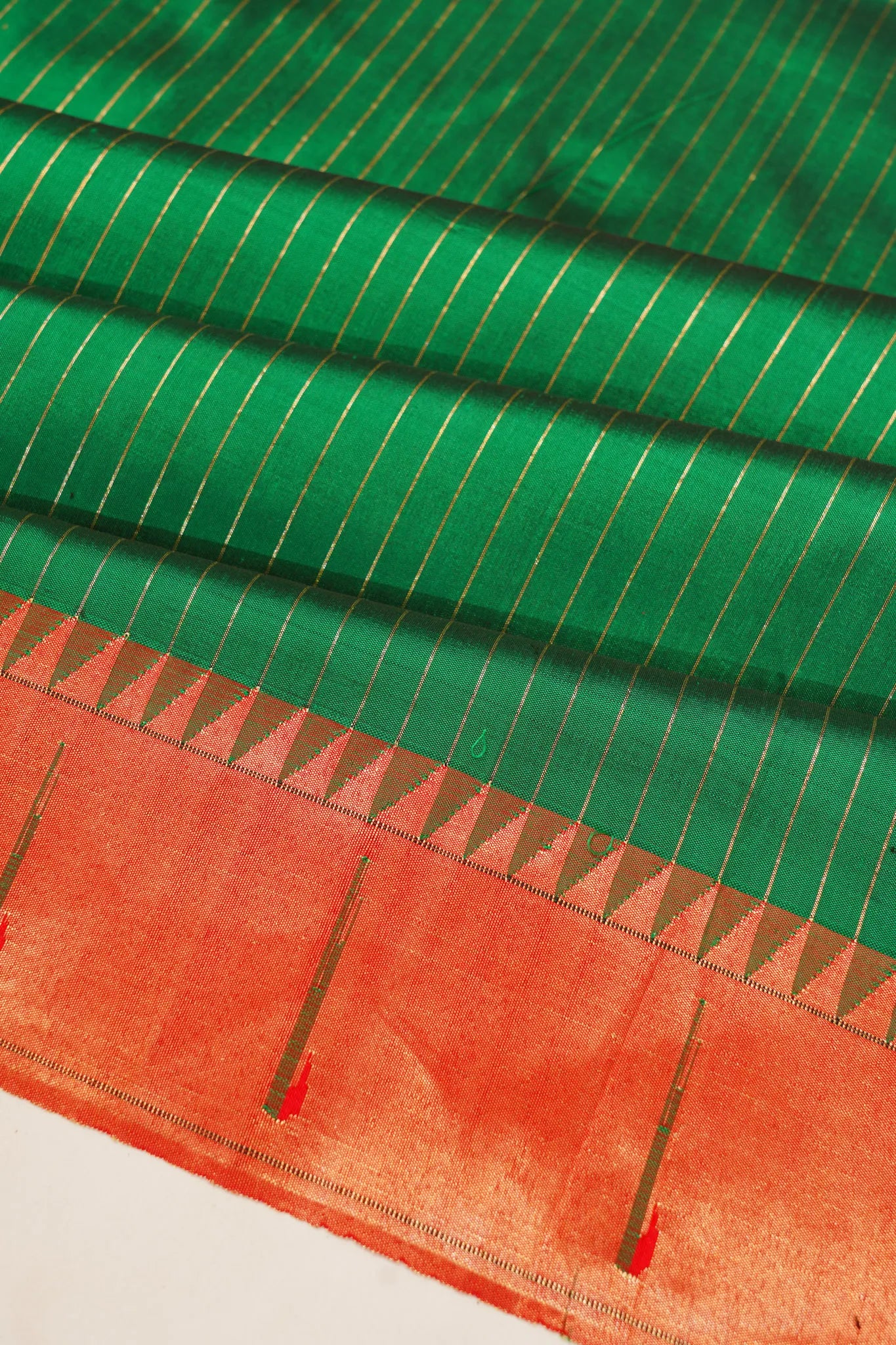 paithani-silk-butta-dark-green-saree-with-single-muniya-border-1215811139