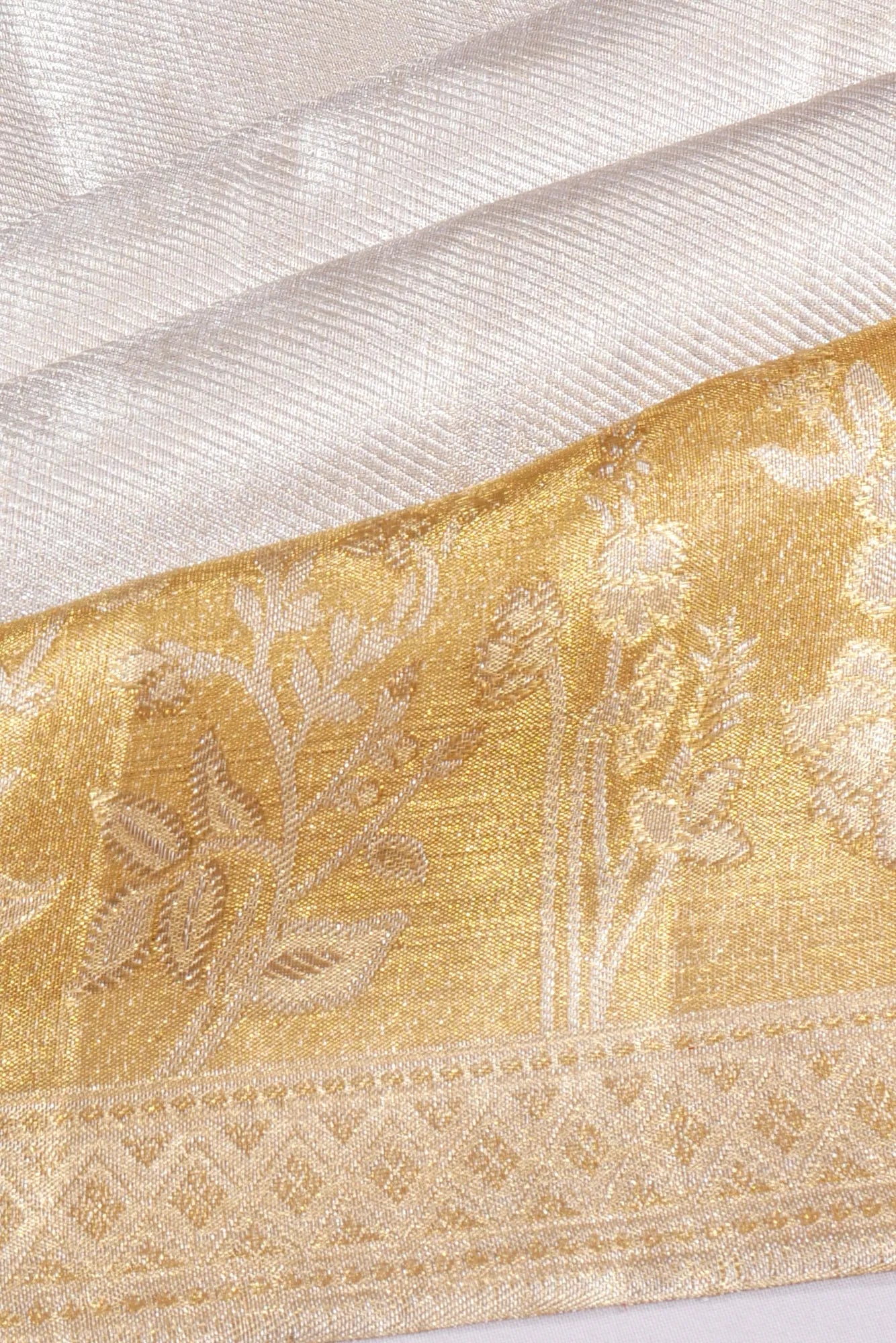 Kanchipuram Silk Tissue Diagonal Lines Silver Saree