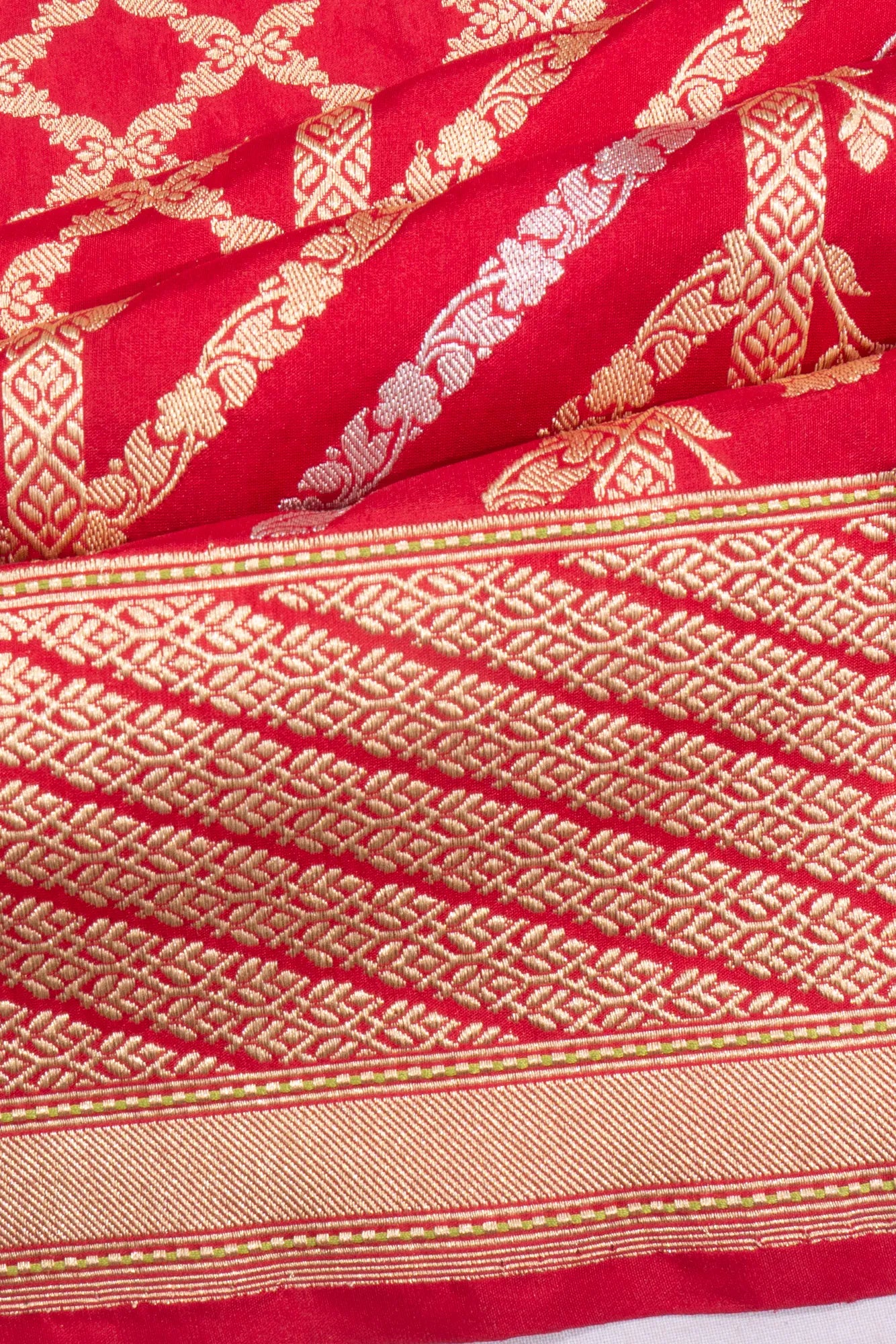 Kankatala Banarasi Silk Kadwa Jaal Red Saree g2