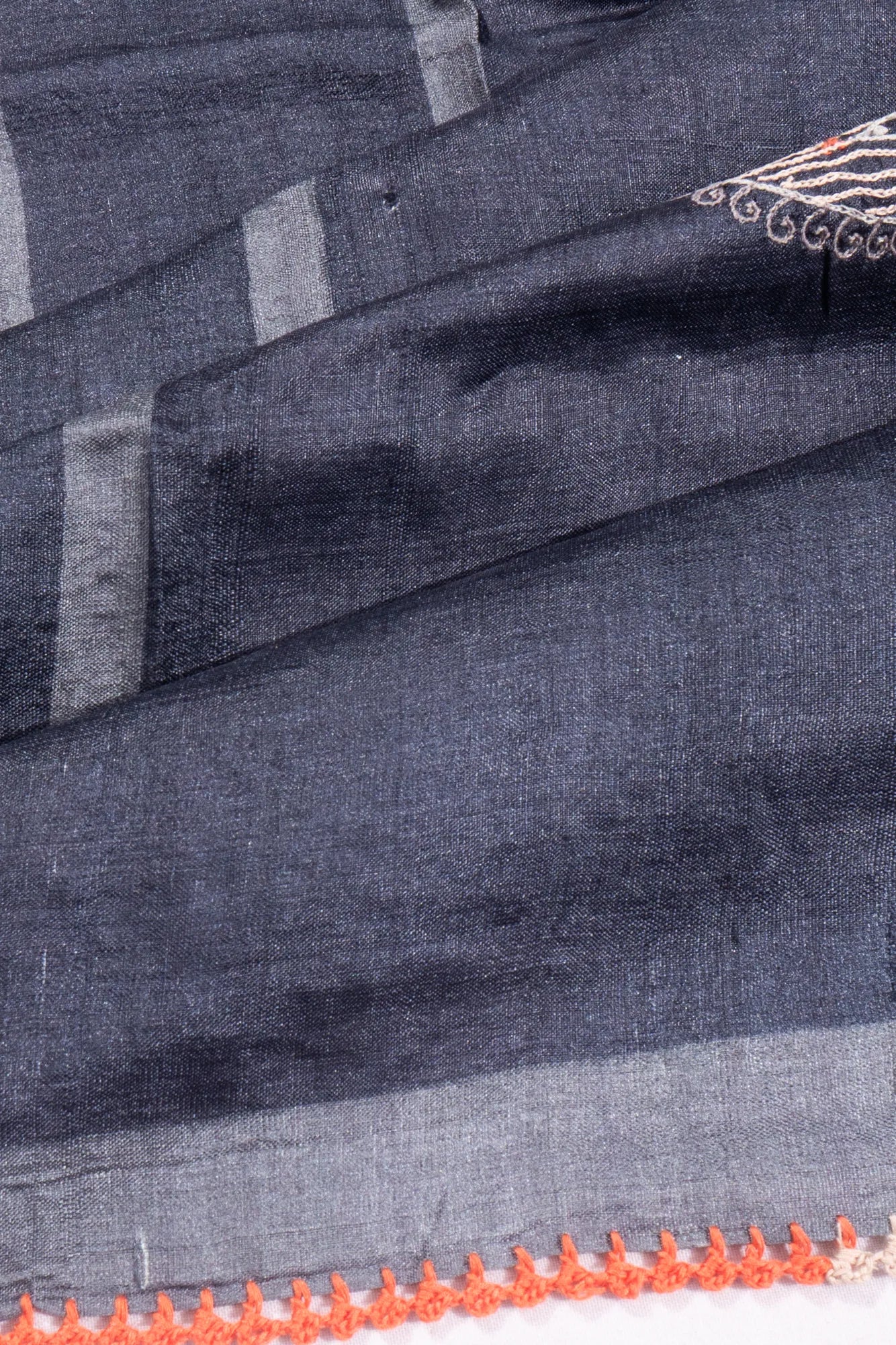 Kankatala Tussar Half-n-Half Black And Grey Saree g2