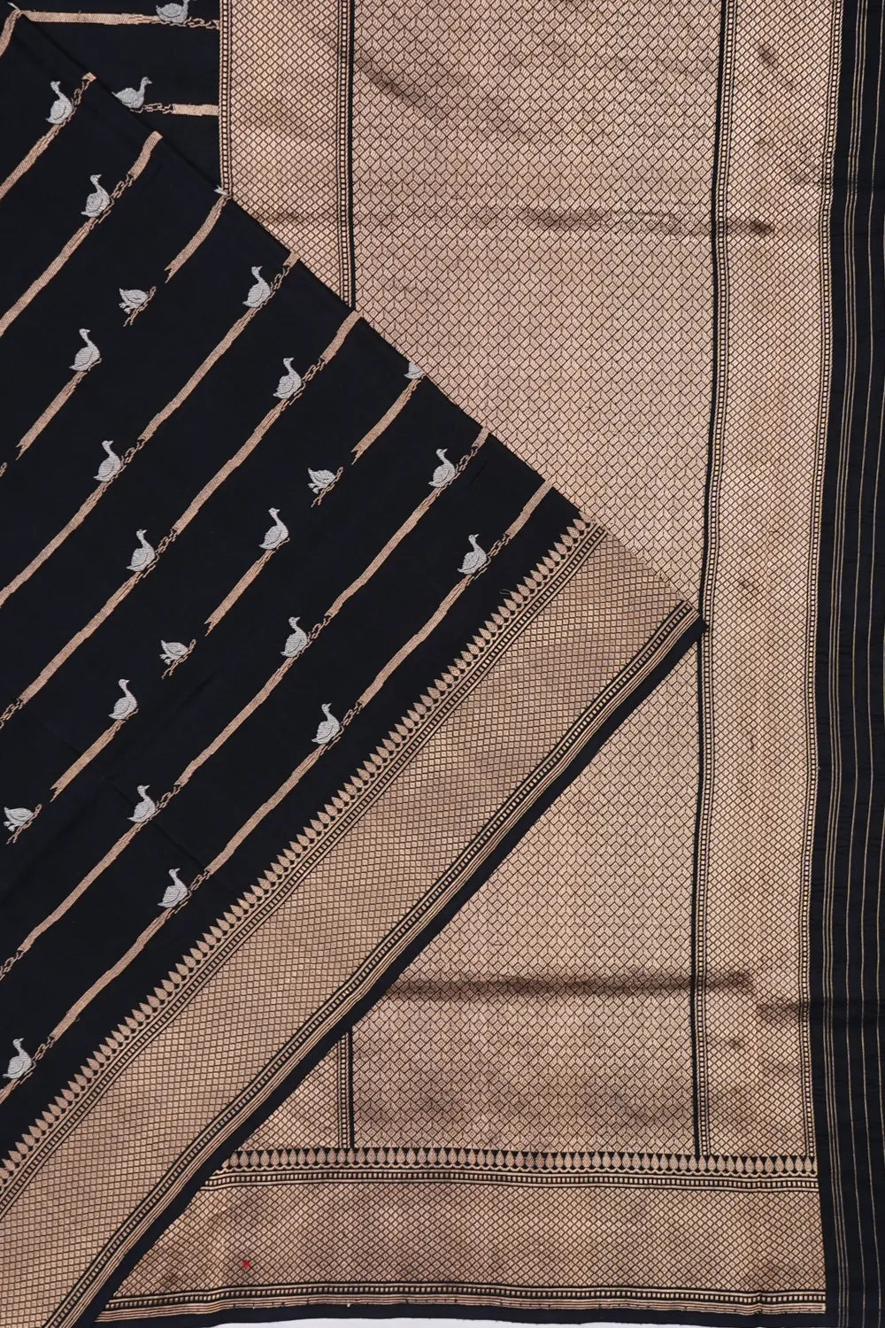 Banarasi Silk Kadwa Horizontal Lines Black Saree