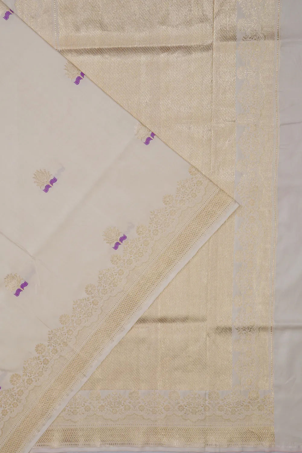 Banarasi Silk Kadwa Butta Off White Saree