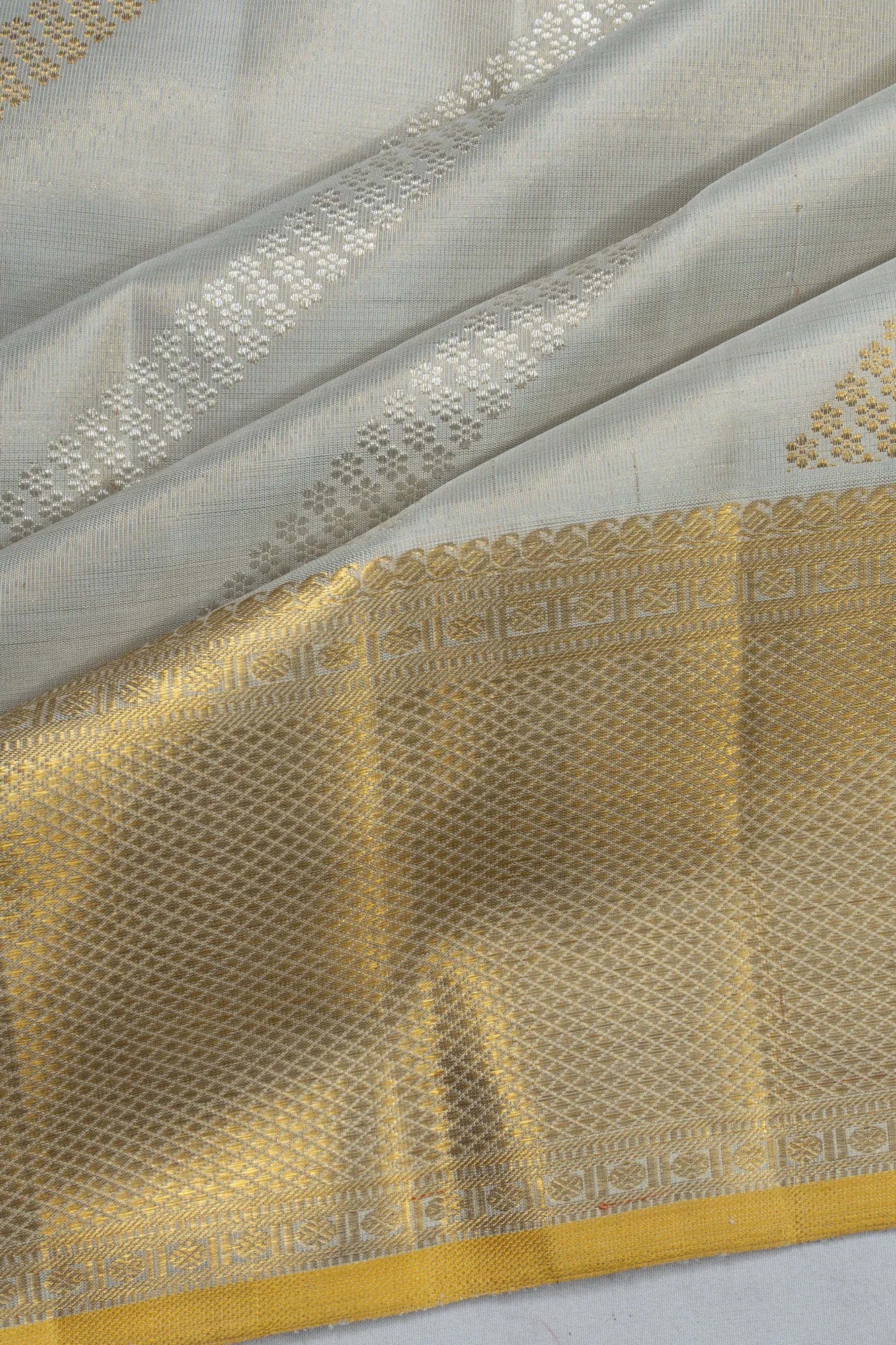 Kanchipuram Silk Tissue Leheriya Jaal Grey Saree