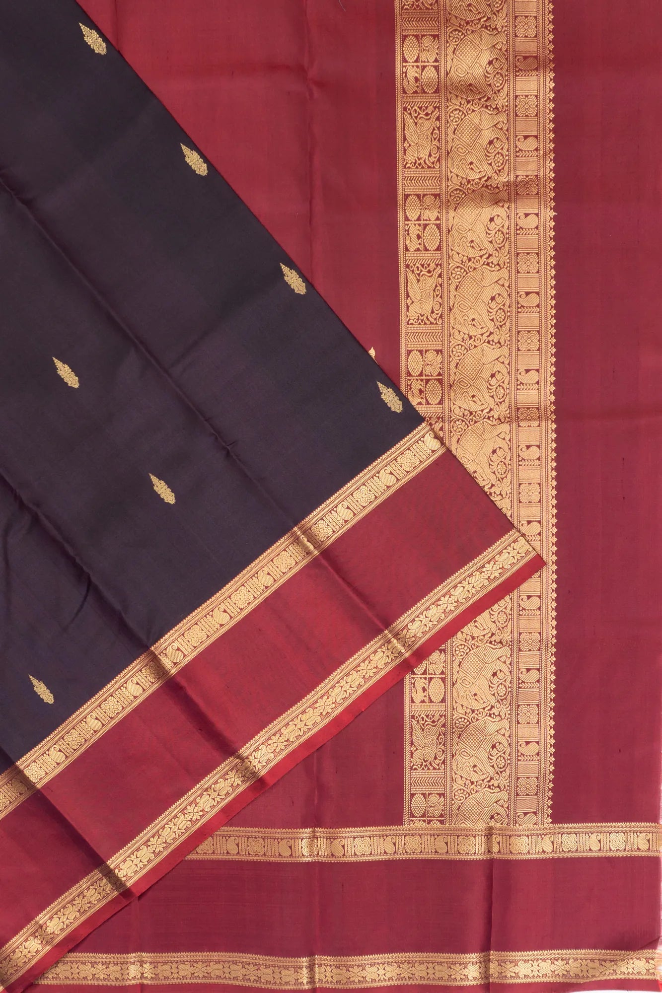 Classic Kanchipuram Silk Butta Choco Brown Saree With Rettai Pettu Border