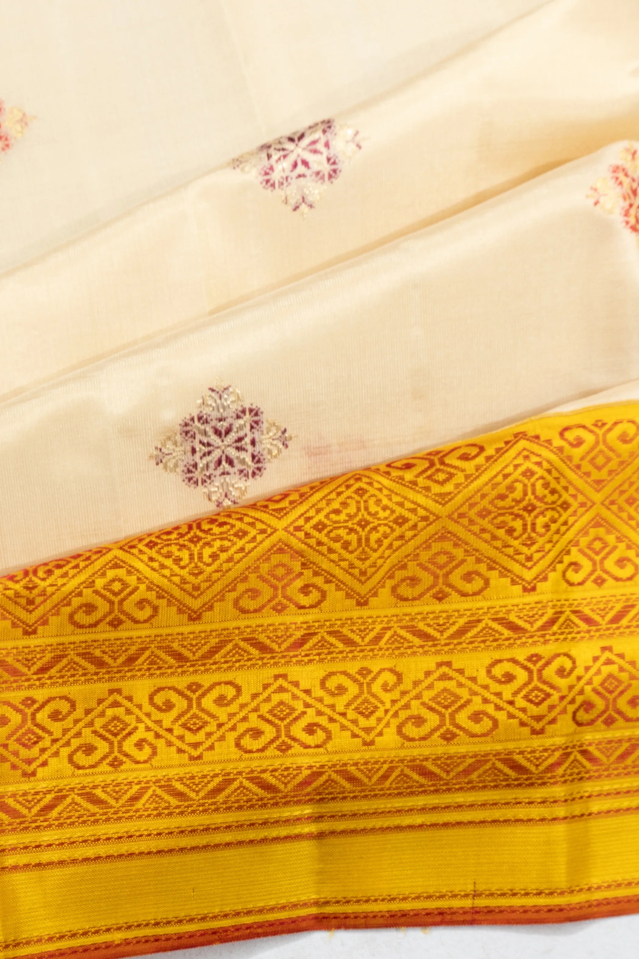 Zero Zari Kanchipuram Silk Butta Cream Saree
