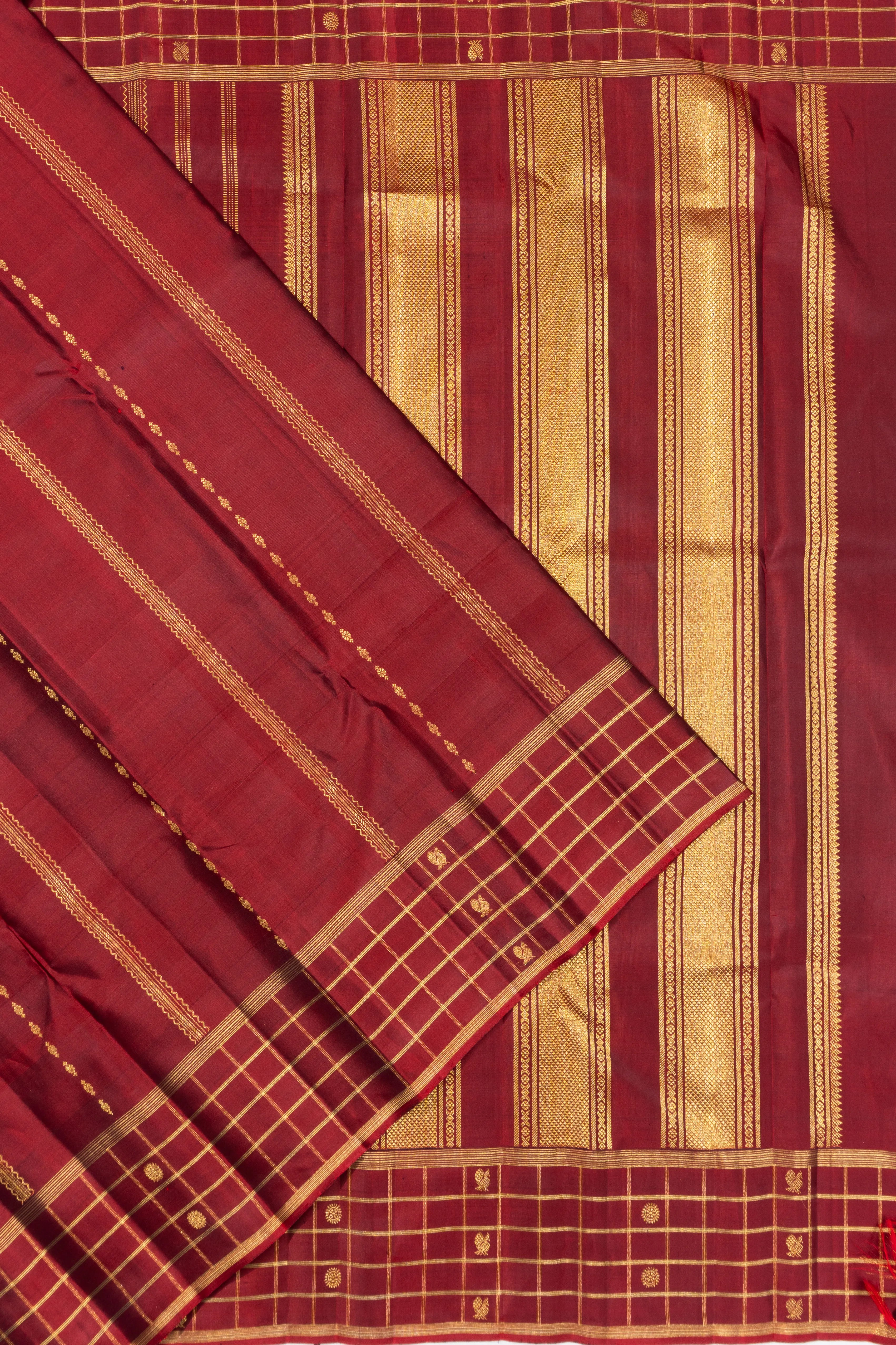 Kanchipuram Silk Vertical Lines Maroon Saree