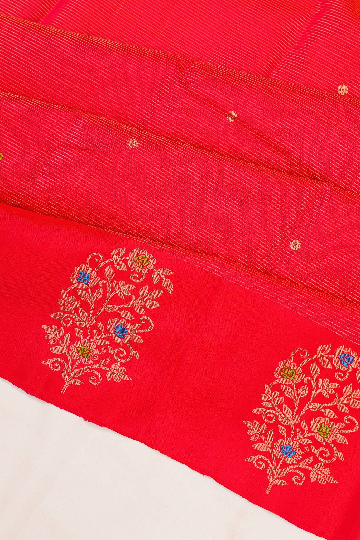 Taranga Kanchi Silk Oosi Lines And Butta Red Saree