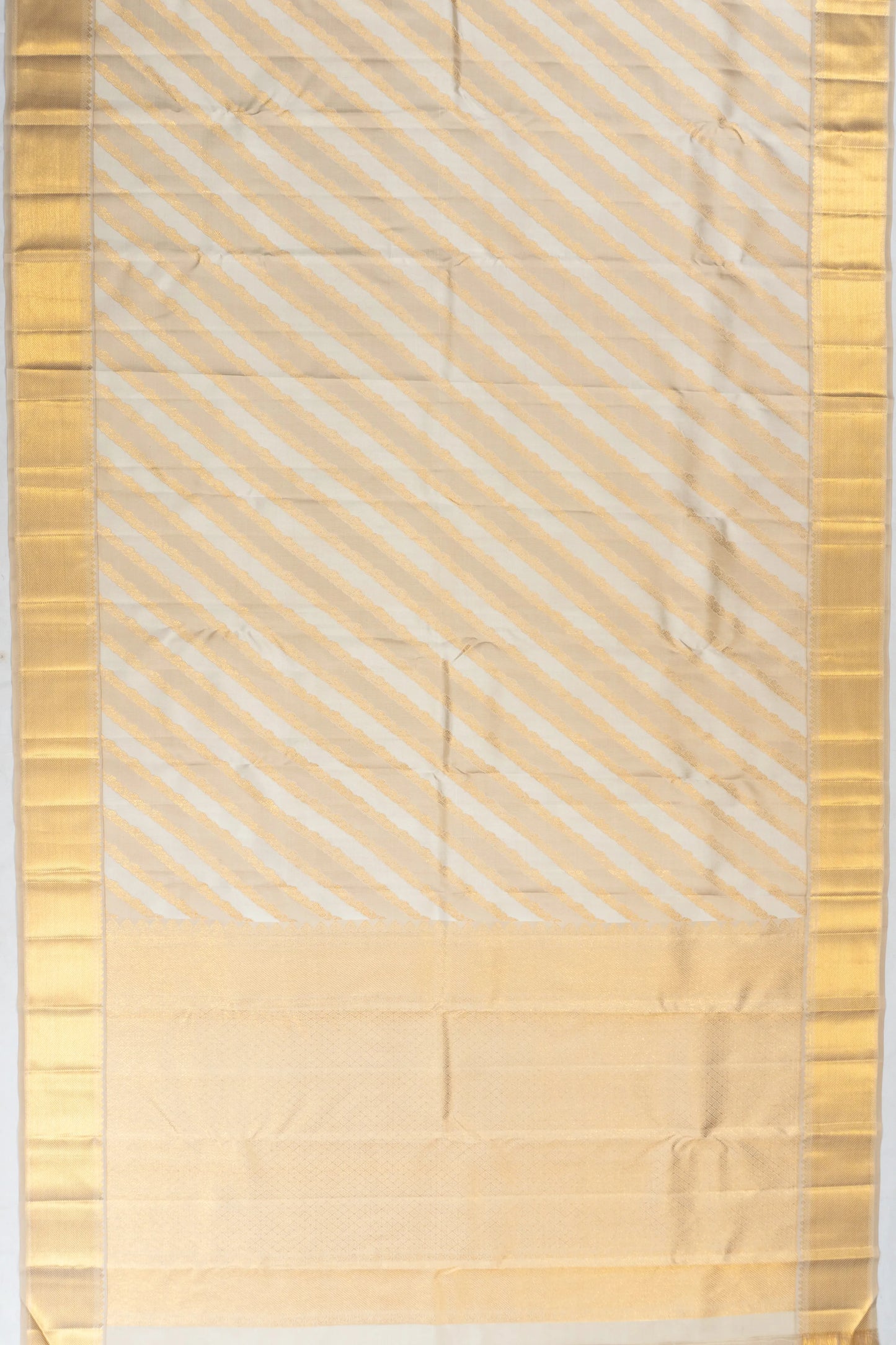 Kanchipuram Silk Tissue Leheriya Jaal White Saree