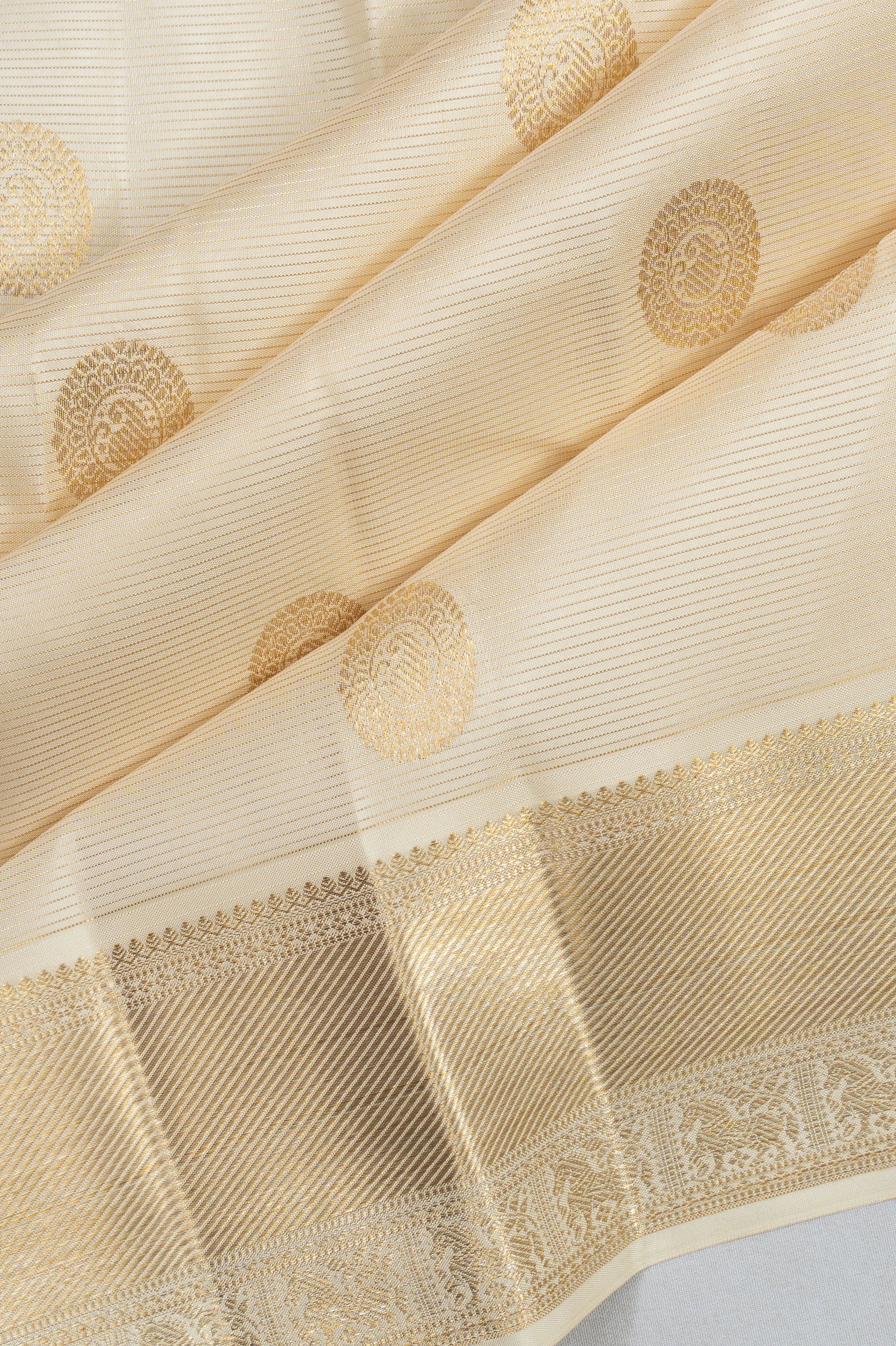 Kanchipuram Silk Oosi Lines And Butta Off White Saree