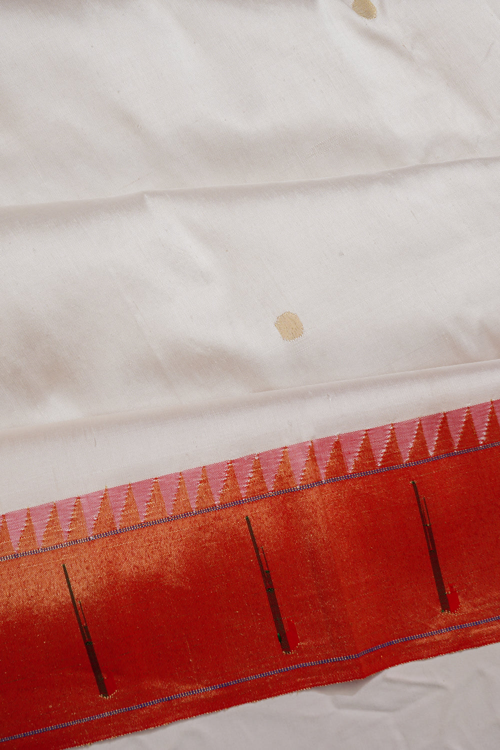 Paithani Silk Butta White Saree With Single Muniya Border