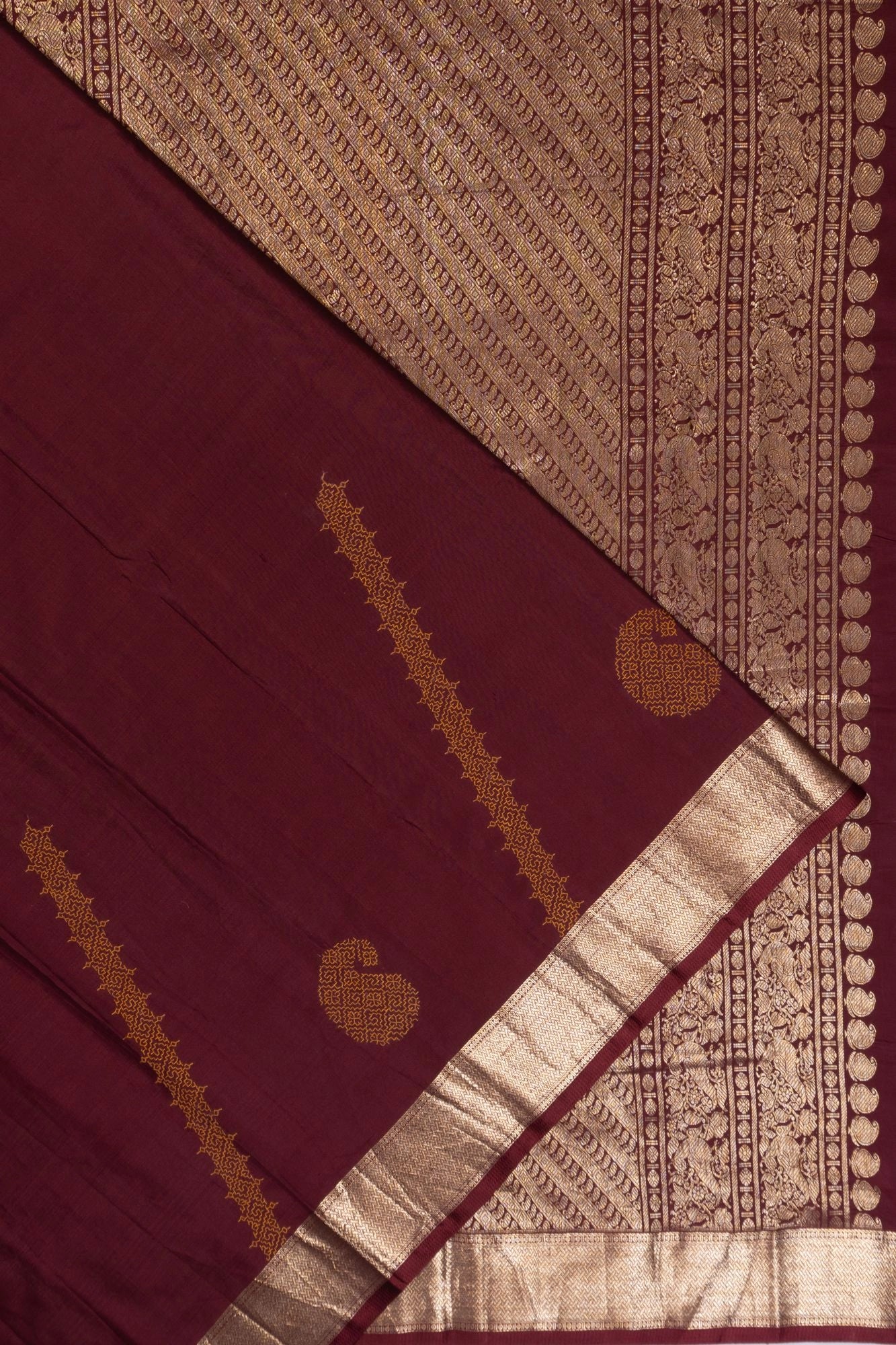Kanchipuram Silk Diagonal Lines Maroon Saree
