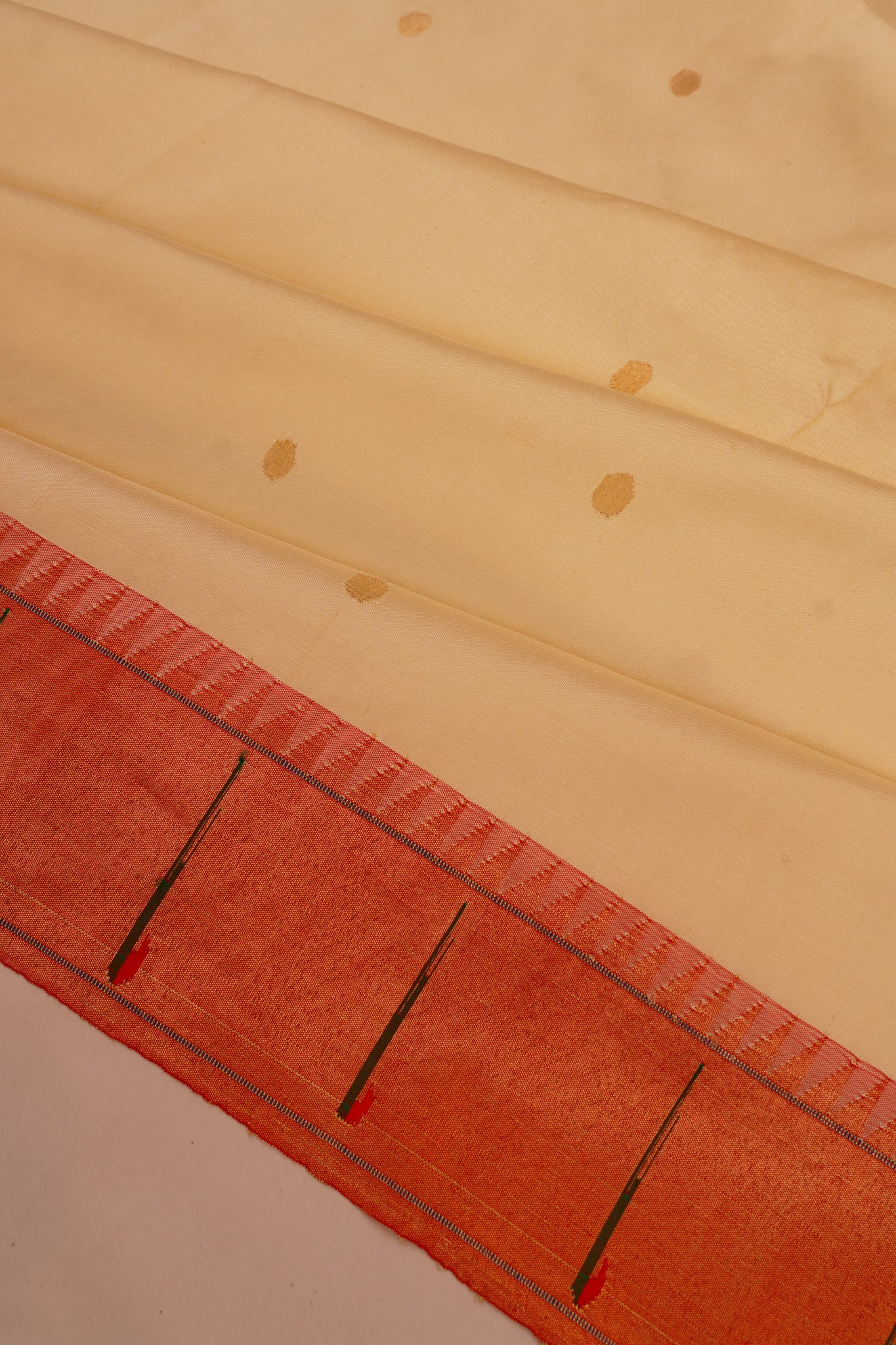 Paithani Silk Butta Cream Saree With Single Muniya Border
