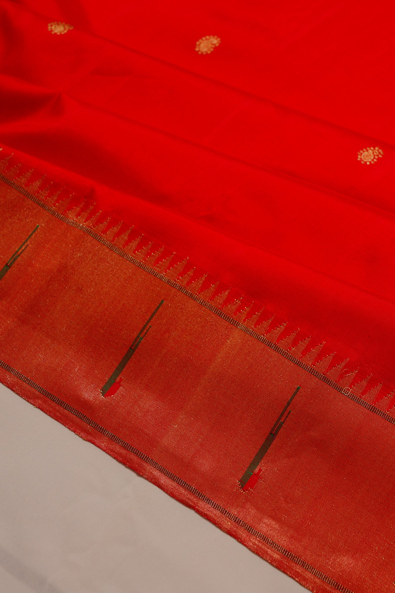 Paithani Silk Butta Red Saree With Single Muniya Border